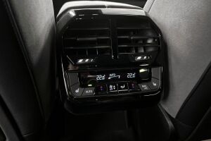 BMW iX esikatselu 11