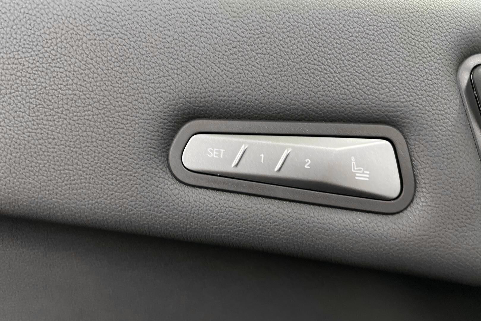 BMW iX iso kuva 22