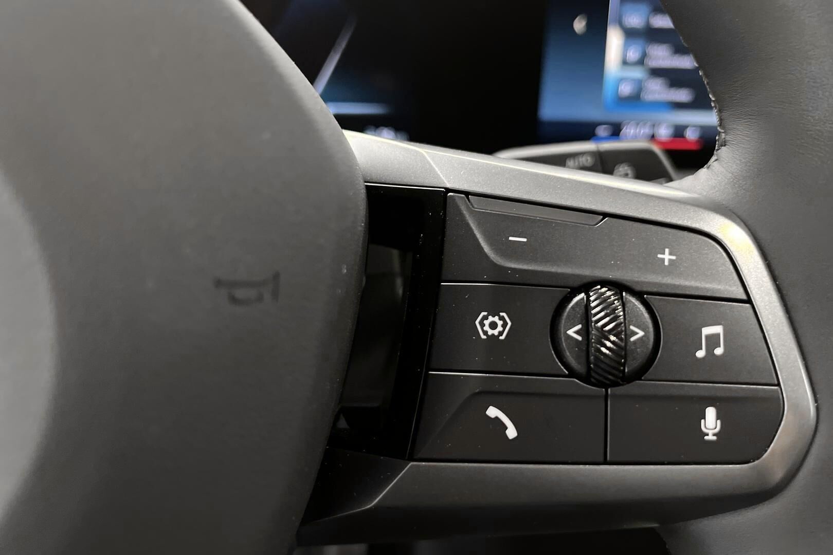BMW iX iso kuva 10