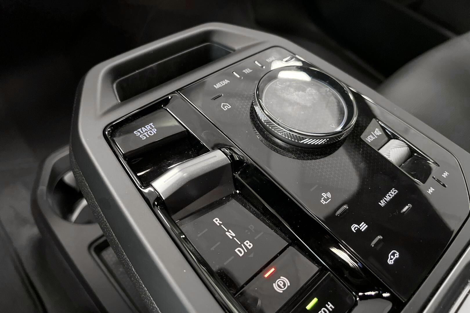 BMW iX iso kuva 23