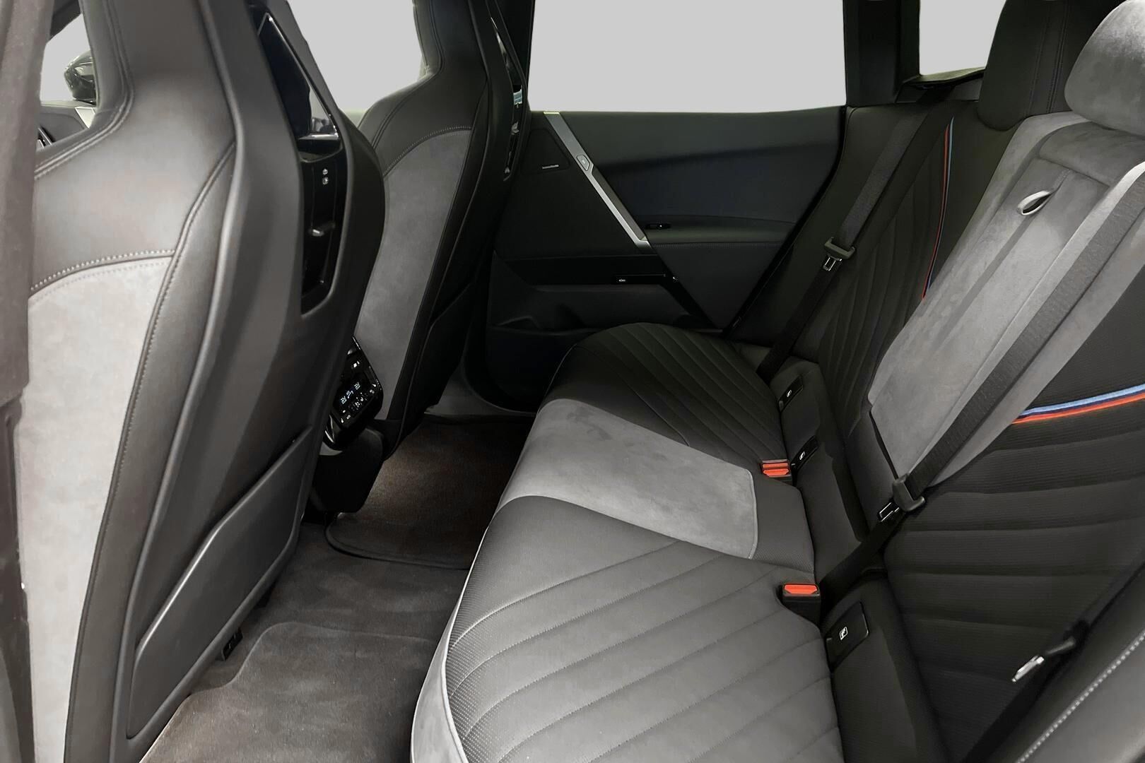 BMW iX iso kuva 6