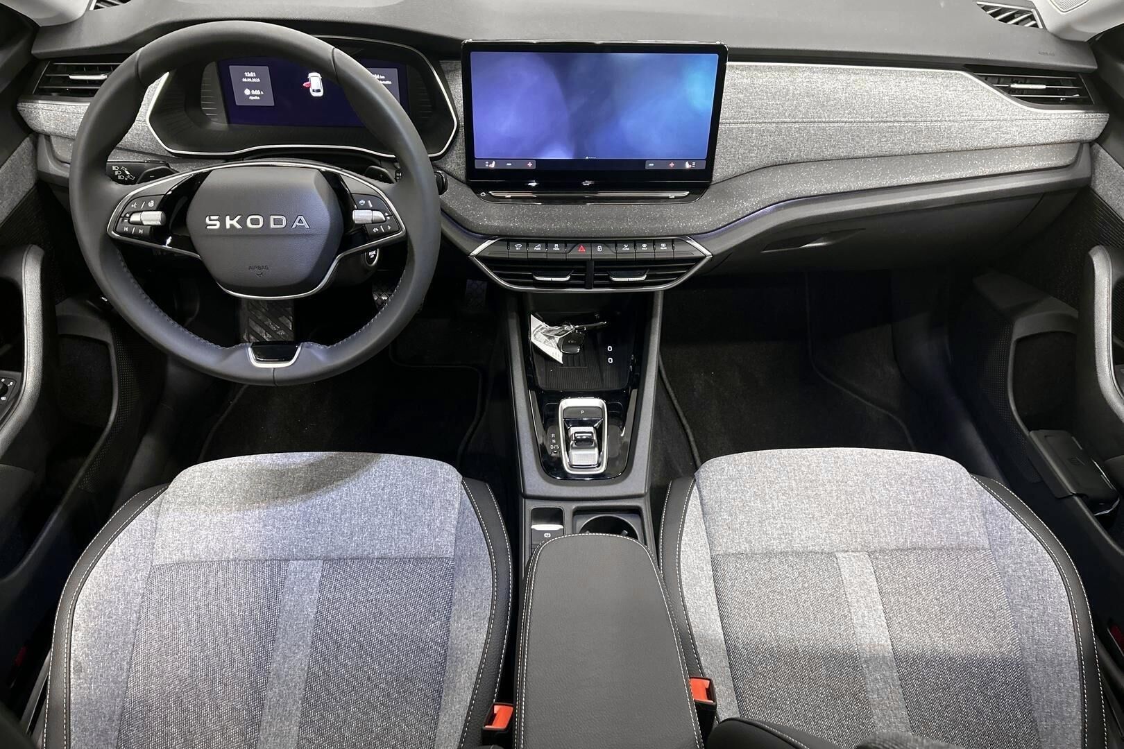 Skoda OCTAVIA COMBI iso kuva 10