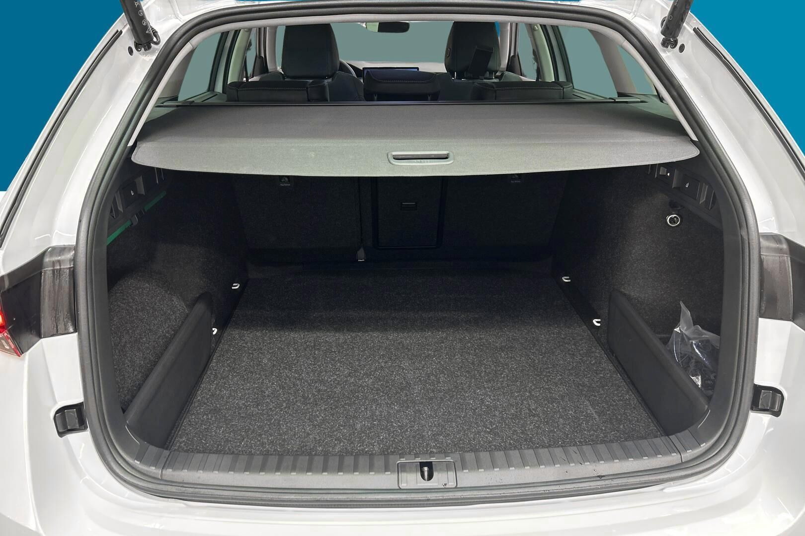 Skoda OCTAVIA COMBI iso kuva 11