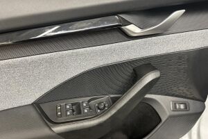 Skoda OCTAVIA COMBI esikatselu 21