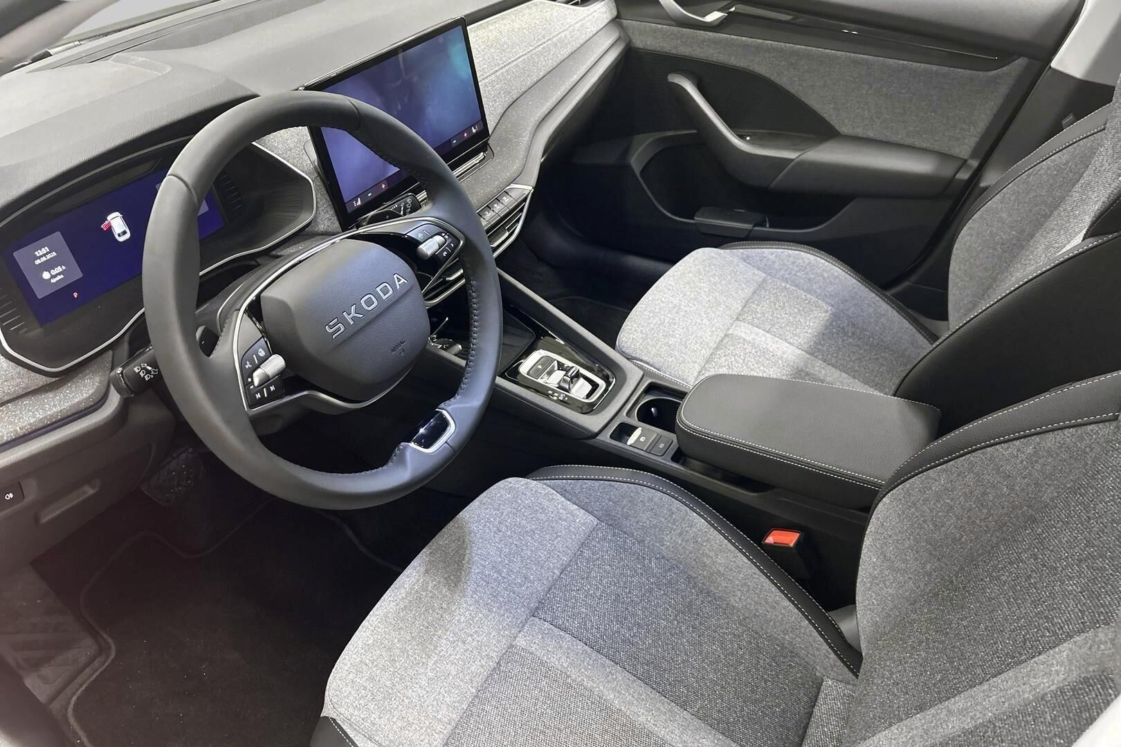 Skoda OCTAVIA COMBI iso kuva 8