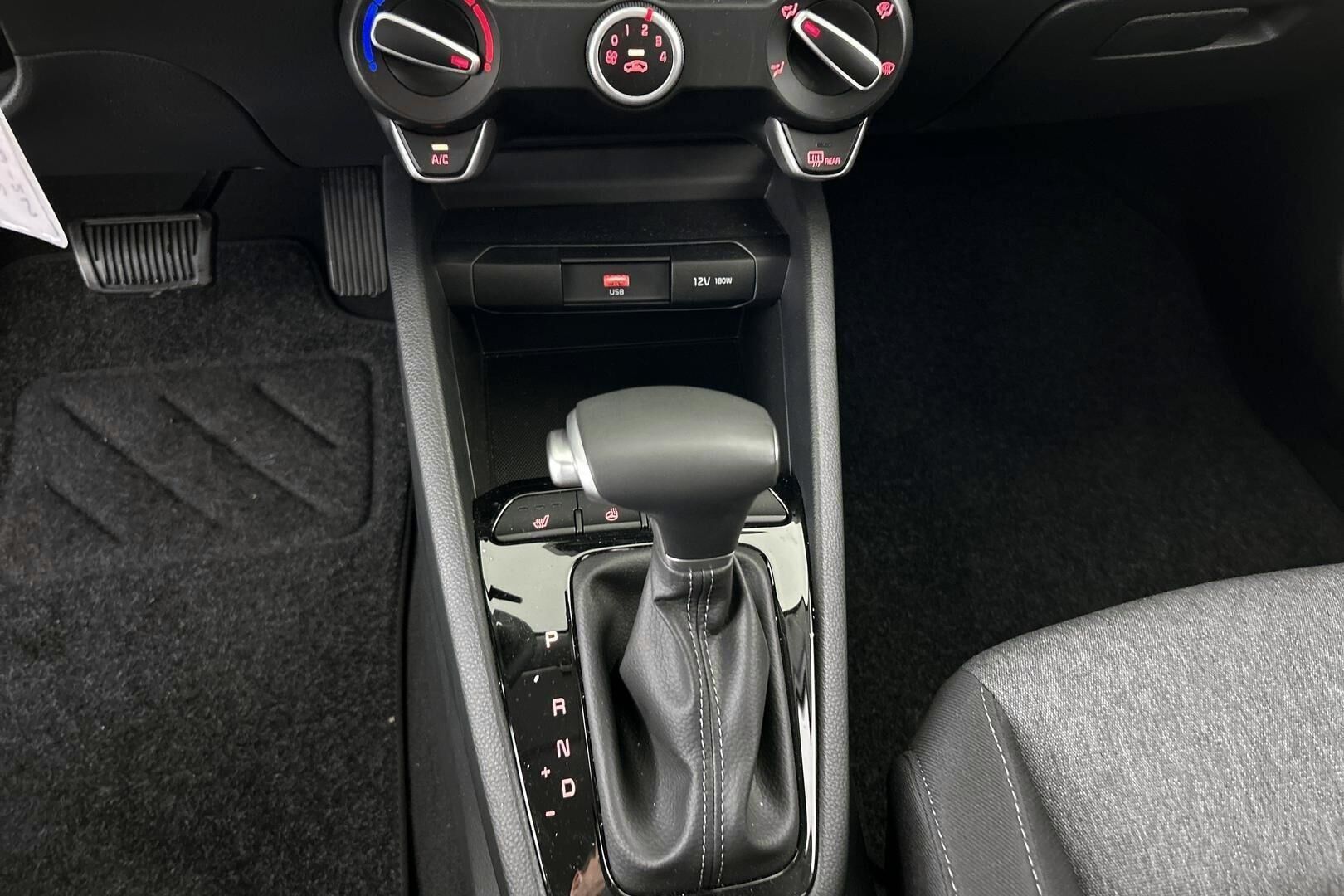 Kia Stonic iso kuva 20