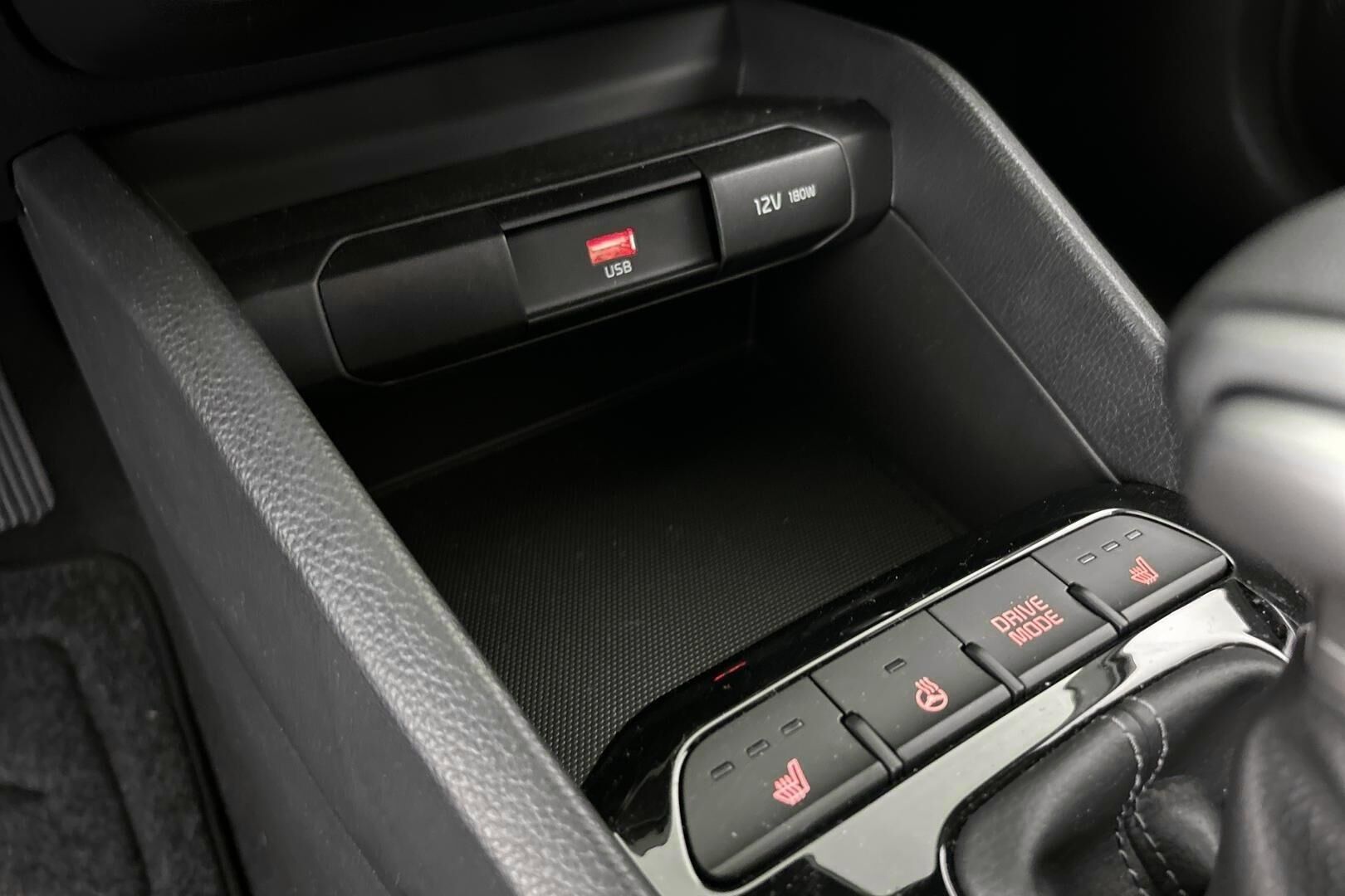 Kia Stonic iso kuva 22