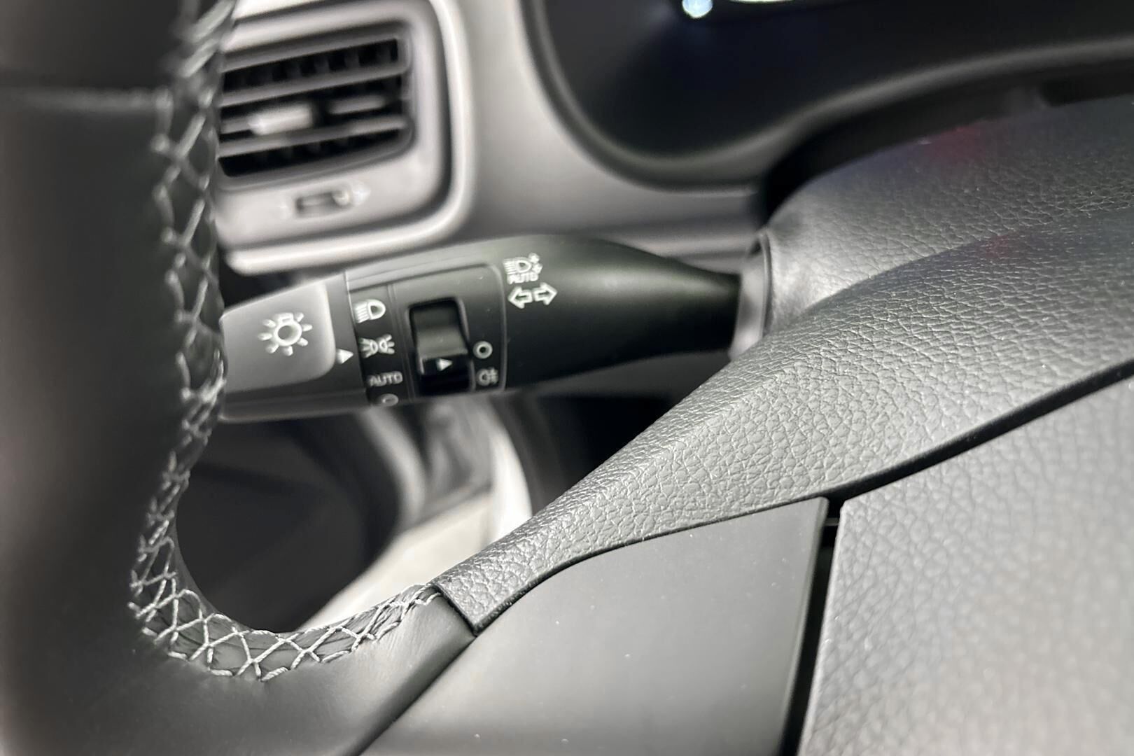 Kia Stonic iso kuva 25