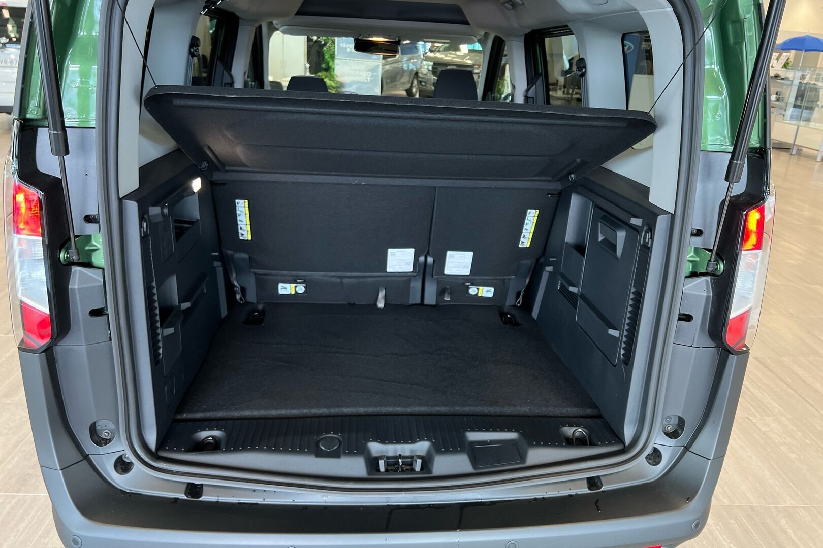 Ford Tourneo Courier iso kuva 9