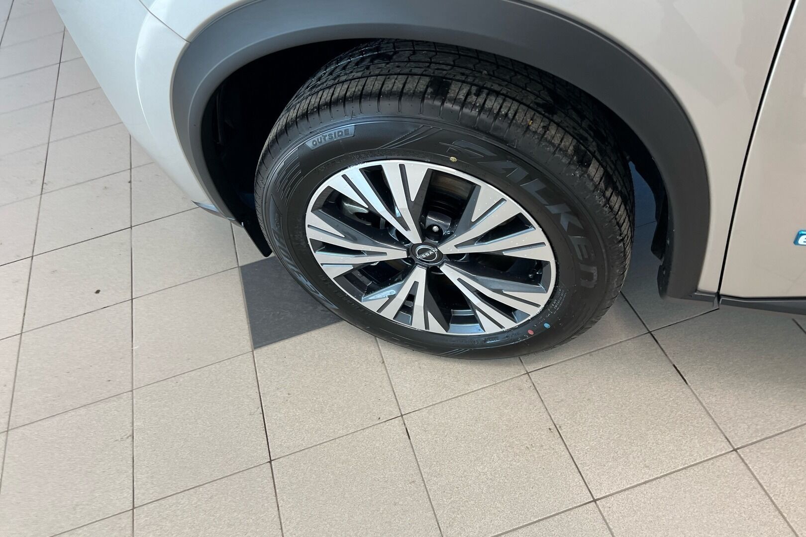 Nissan X-Trail iso kuva 10