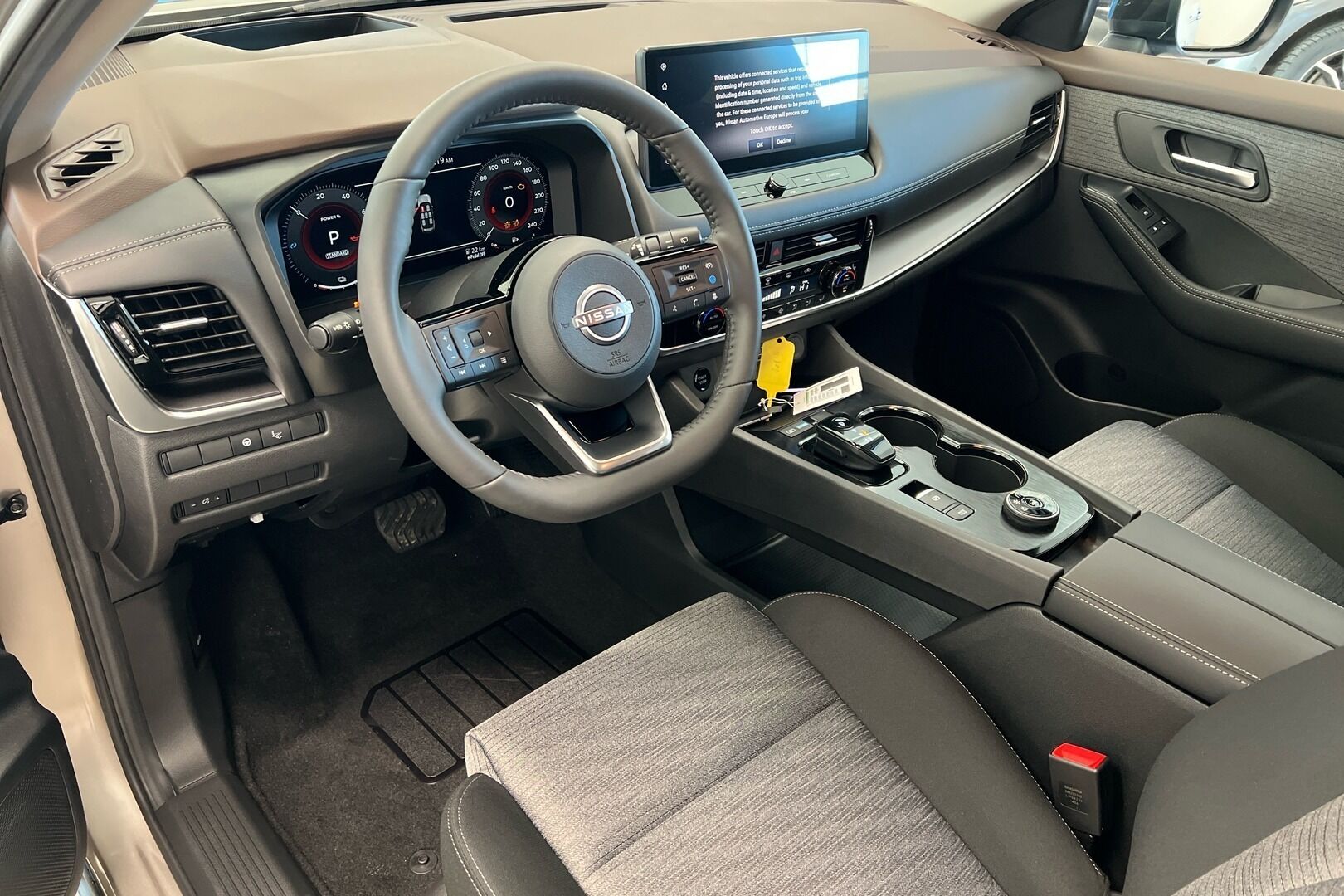 Nissan X-Trail iso kuva 6