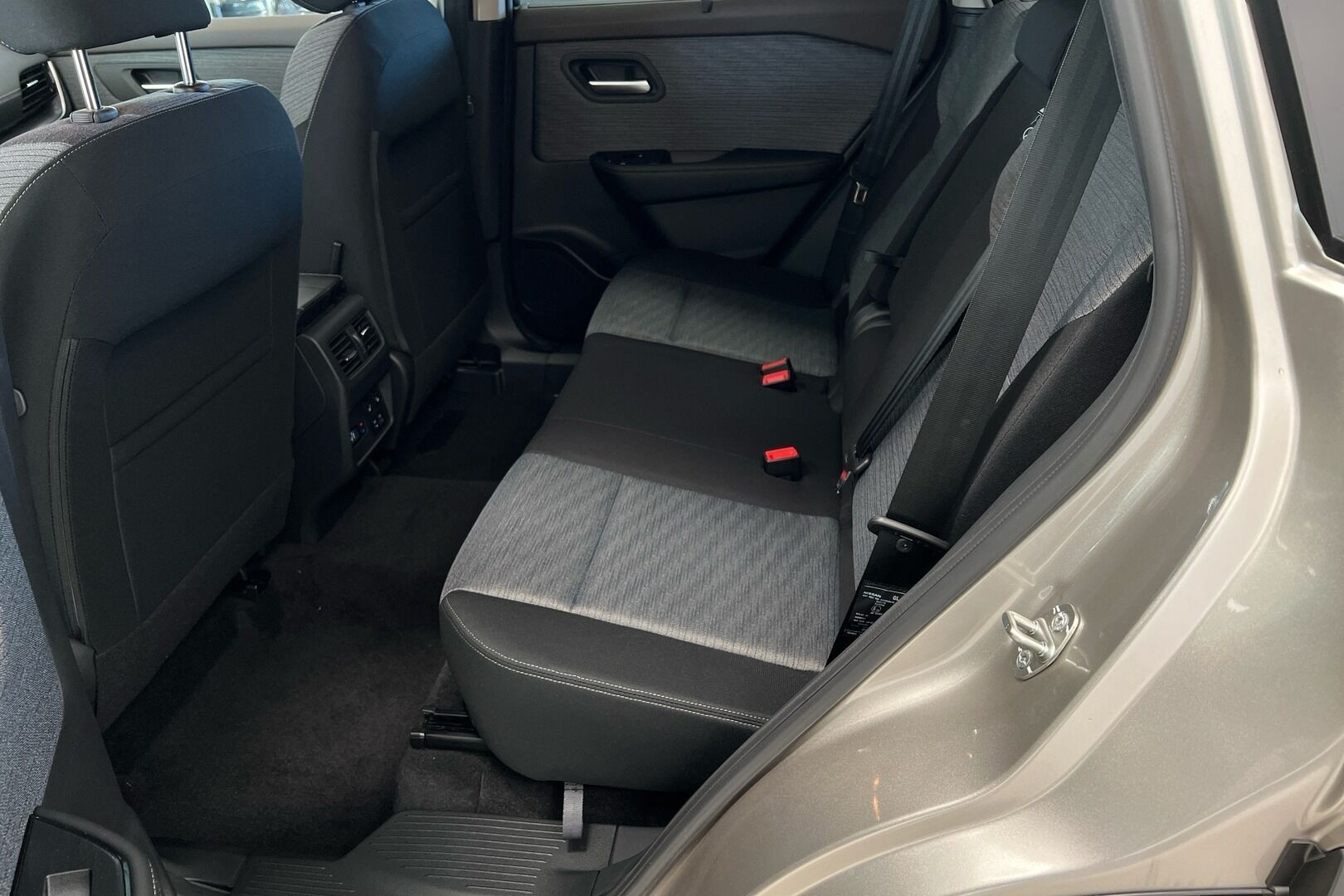 Nissan X-Trail iso kuva 8