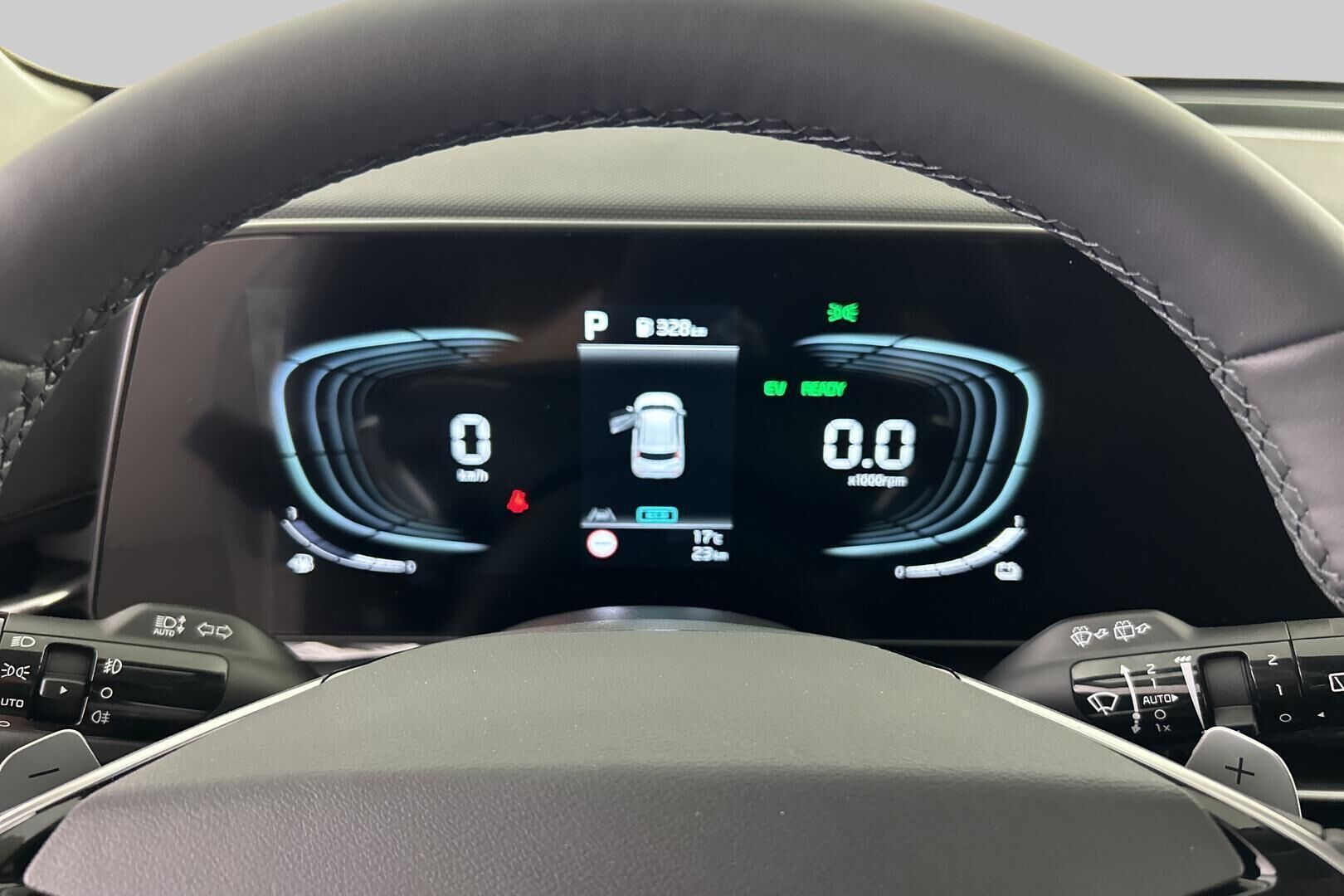 Kia Niro iso kuva 15
