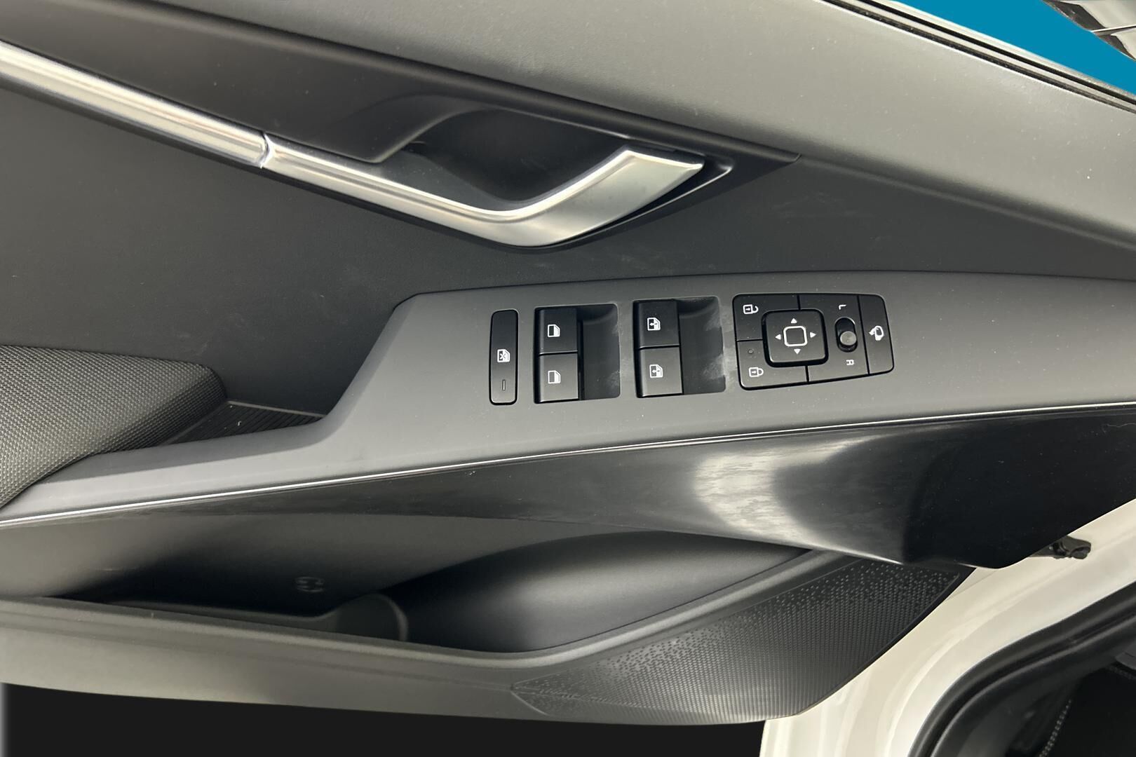 Kia Niro iso kuva 28