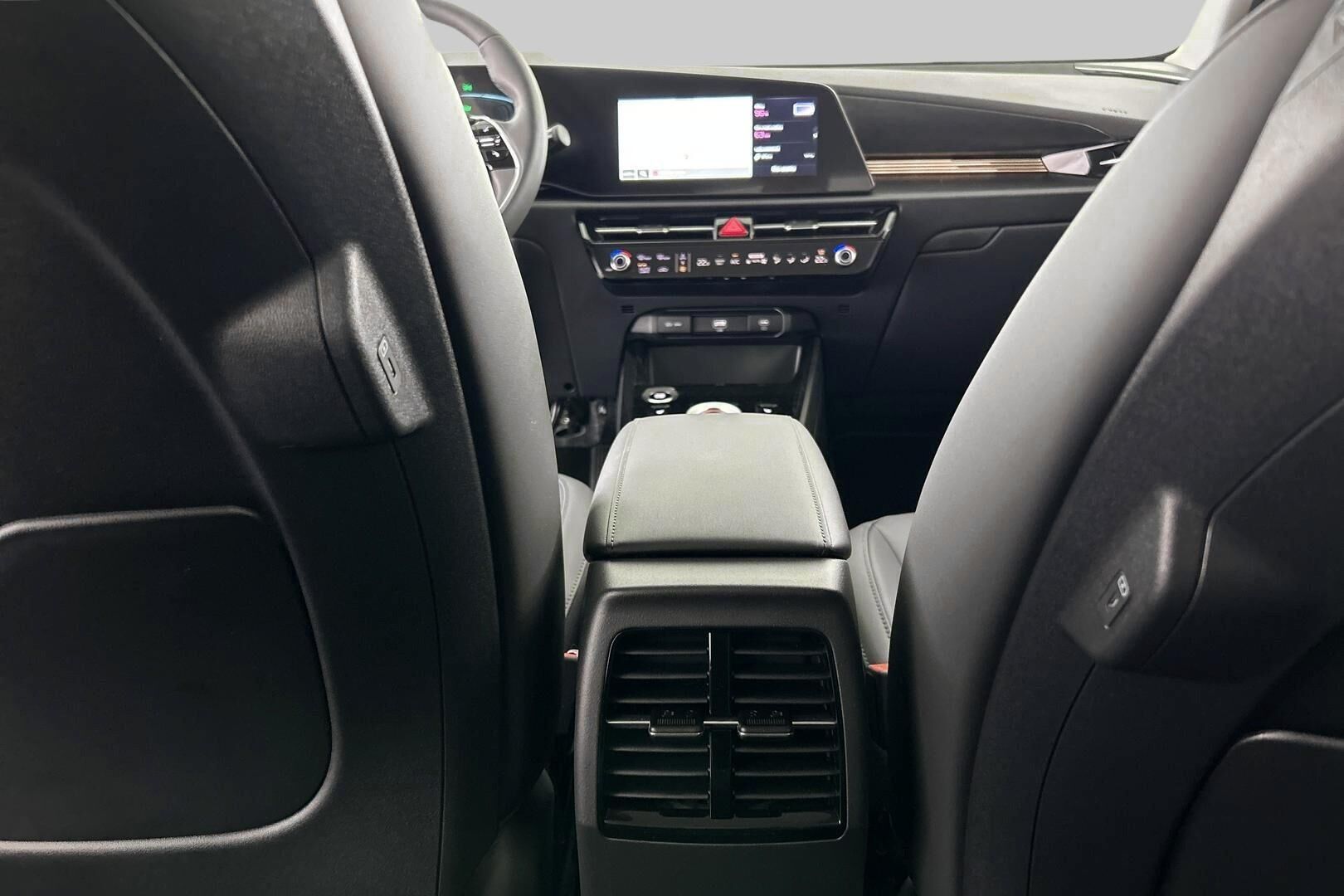 Kia Niro iso kuva 30