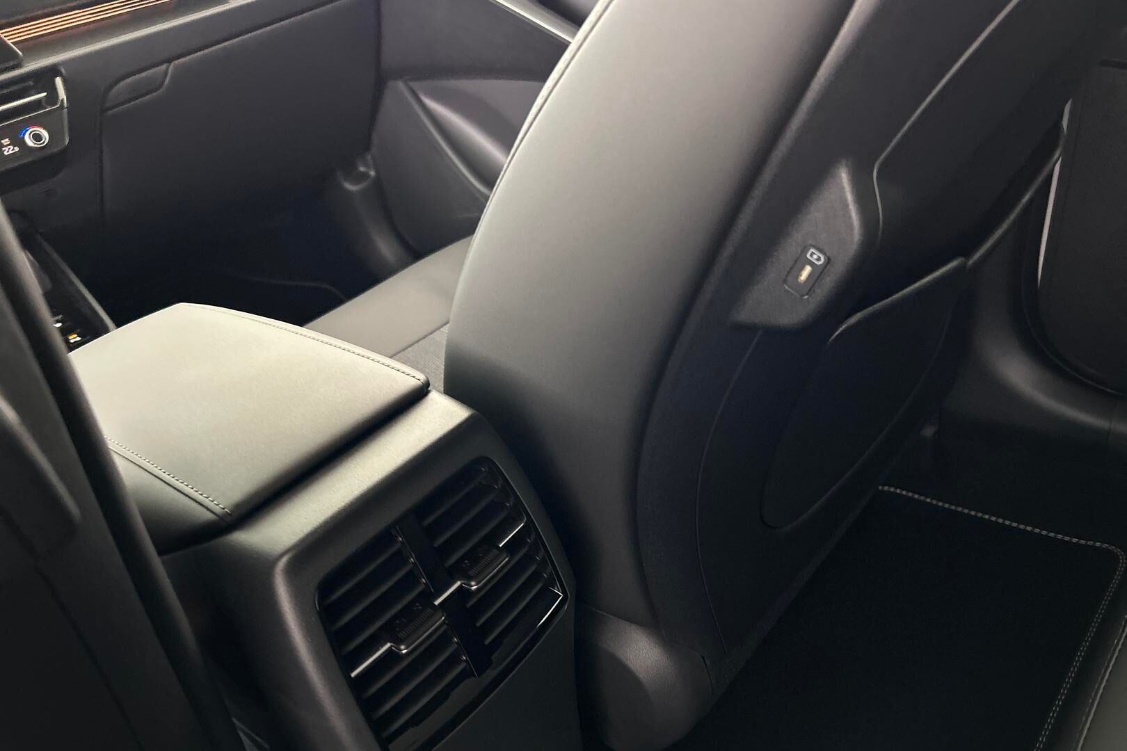 Kia Niro iso kuva 31