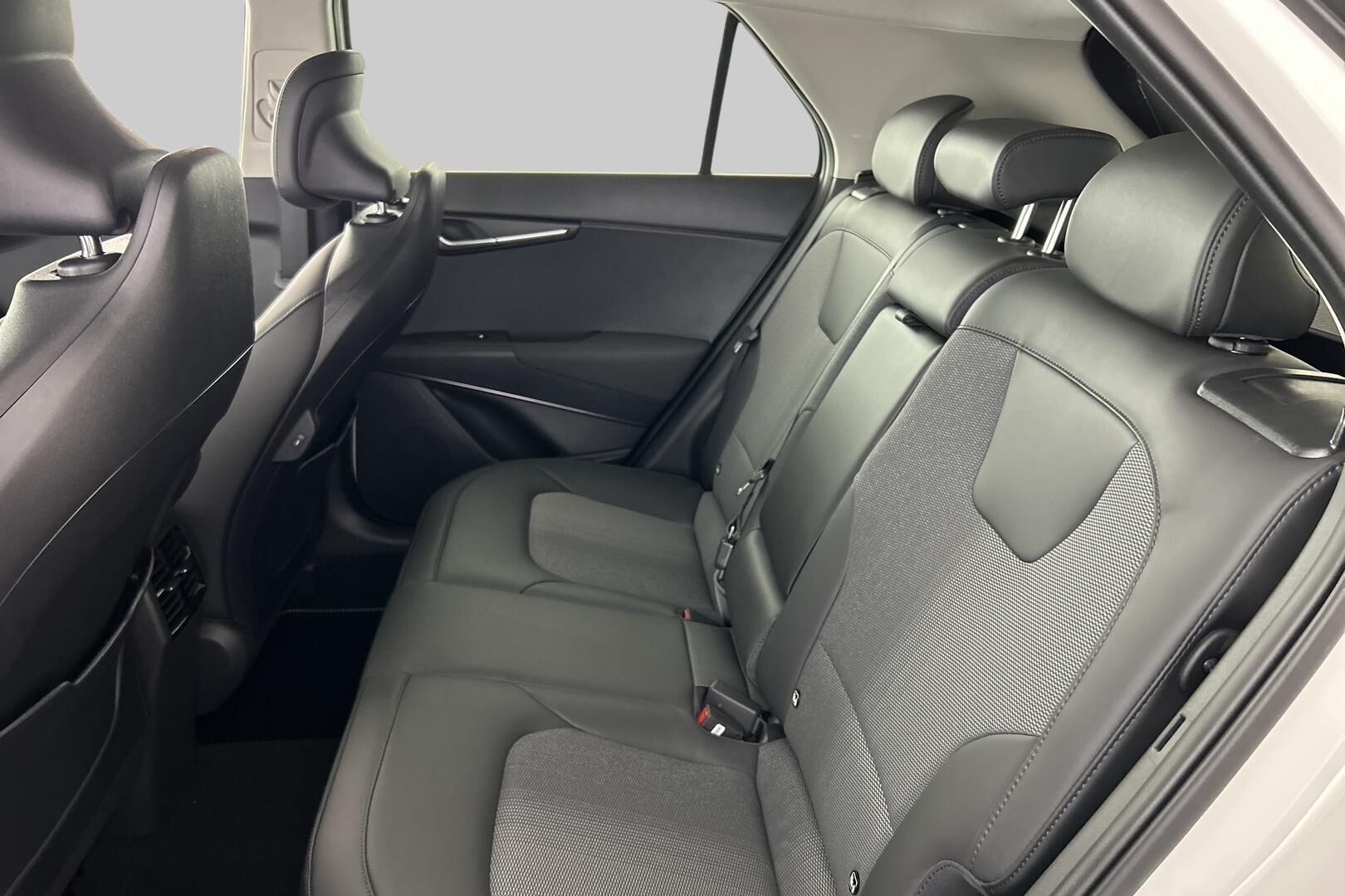 Kia Niro iso kuva 9