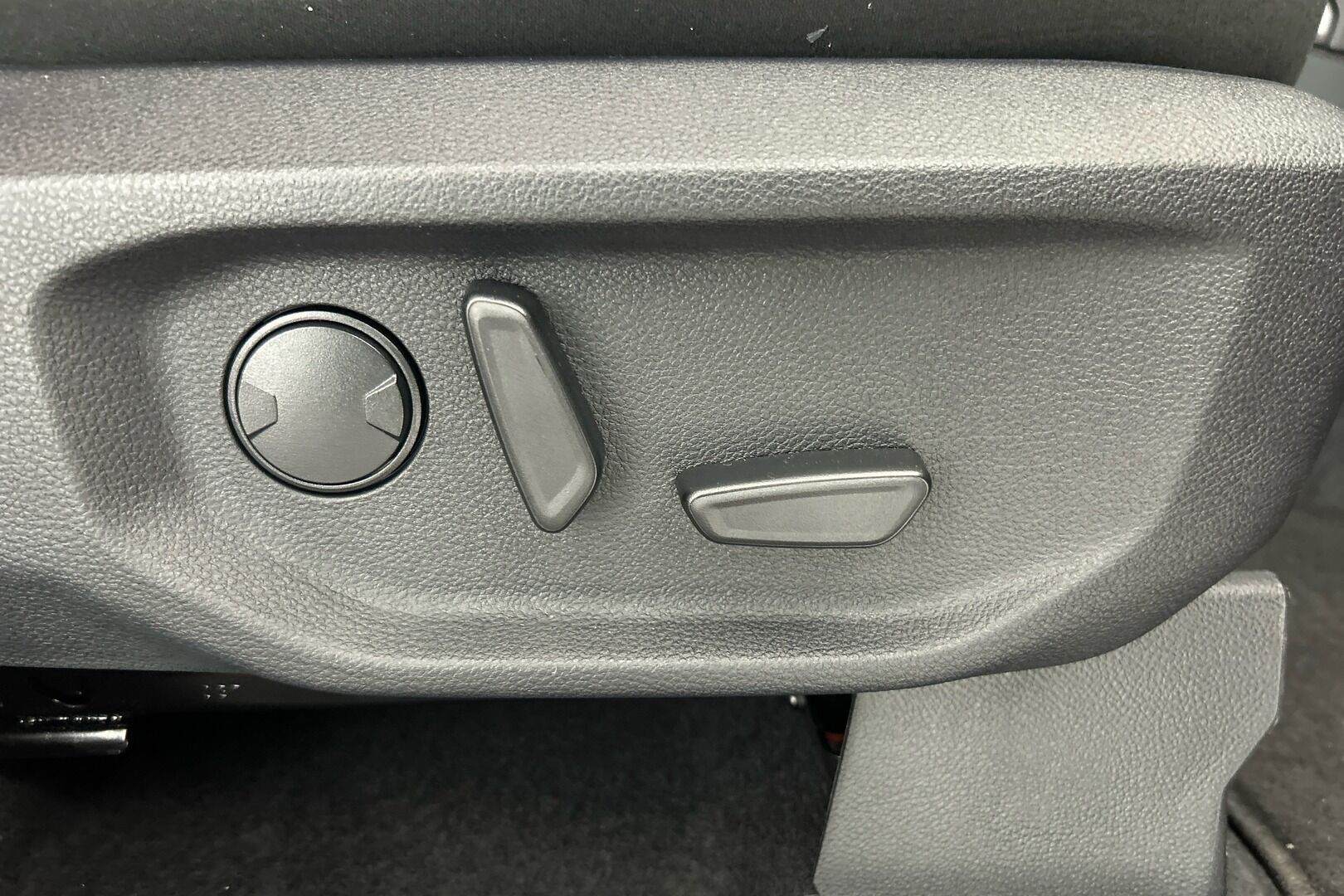 Ford Ranger iso kuva 18