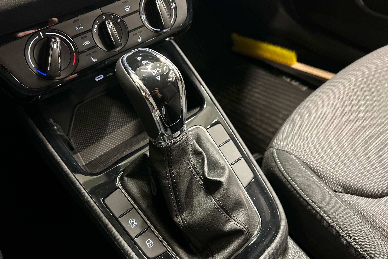 Skoda Fabia iso kuva 8