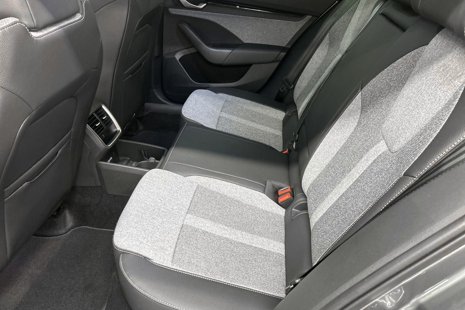 Skoda Octavia iso kuva 8