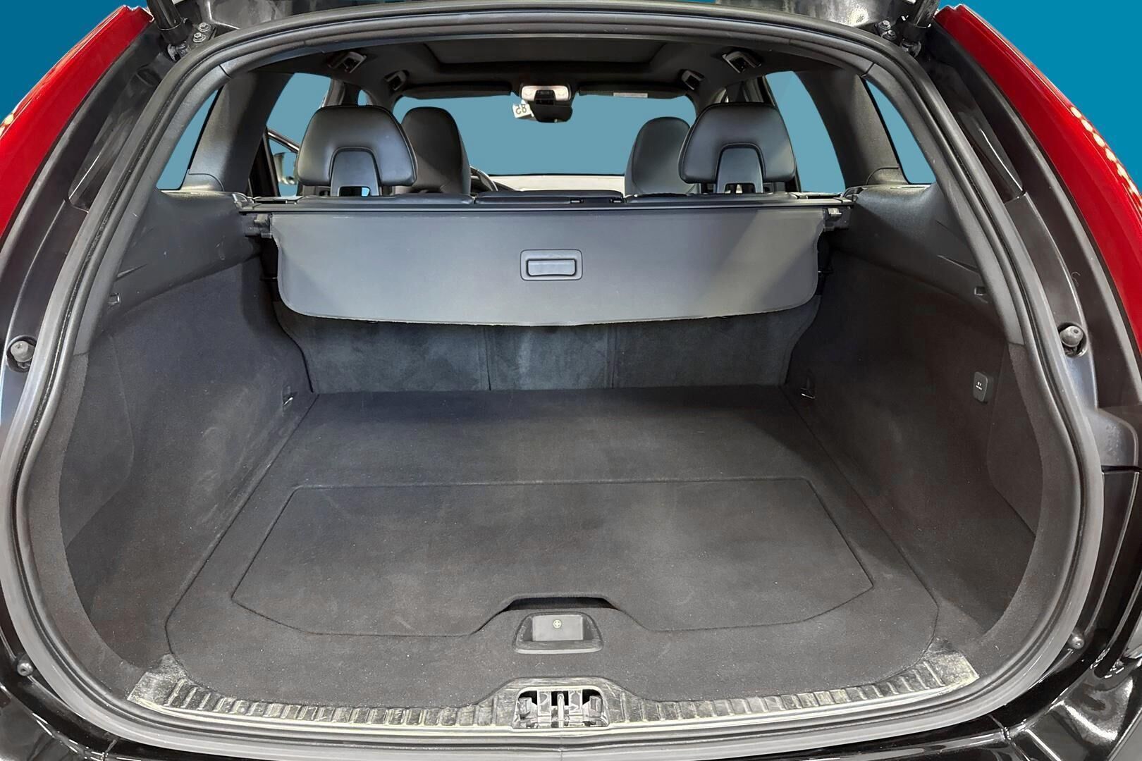 VOLVO XC60 iso kuva 12