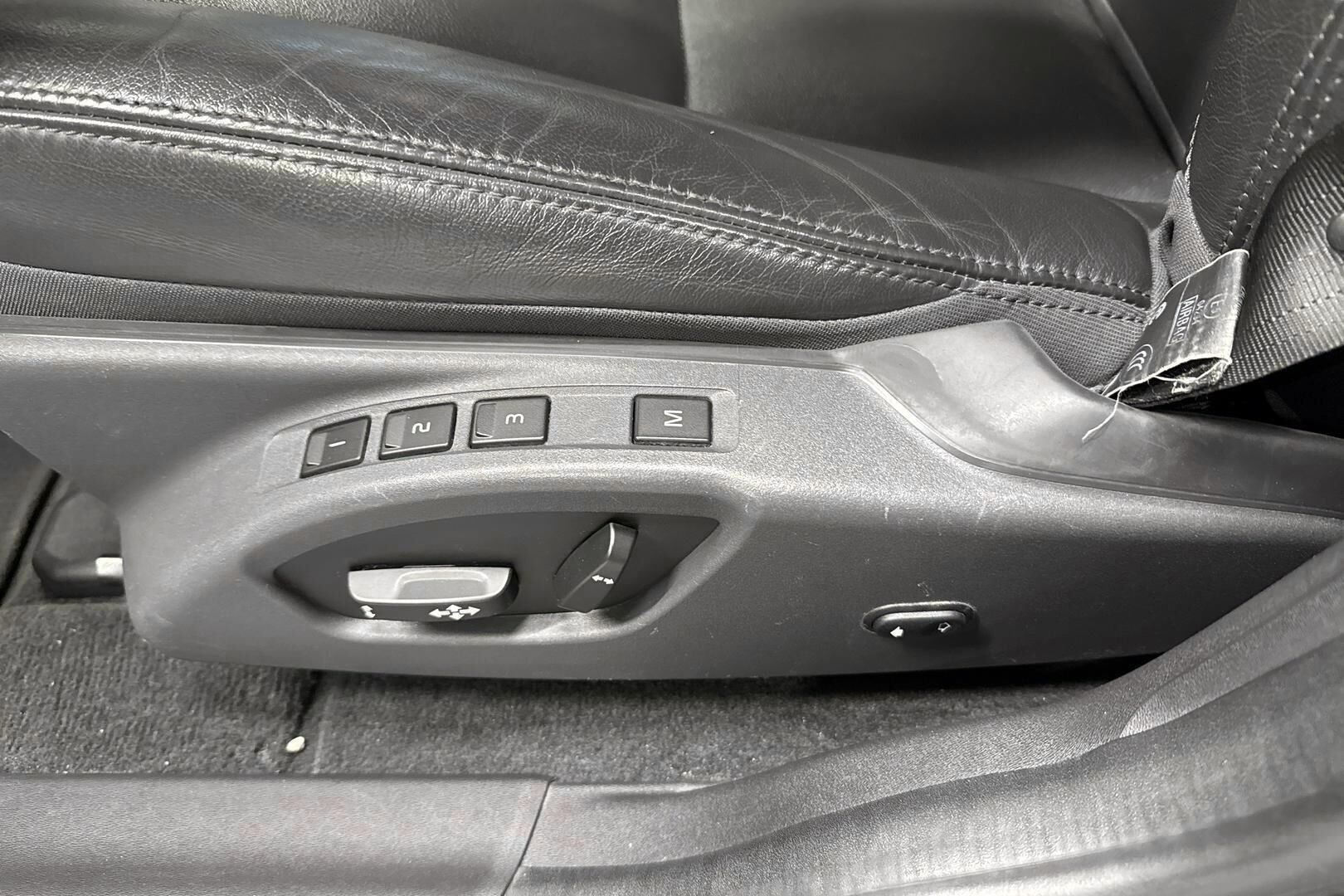 VOLVO XC60 iso kuva 15