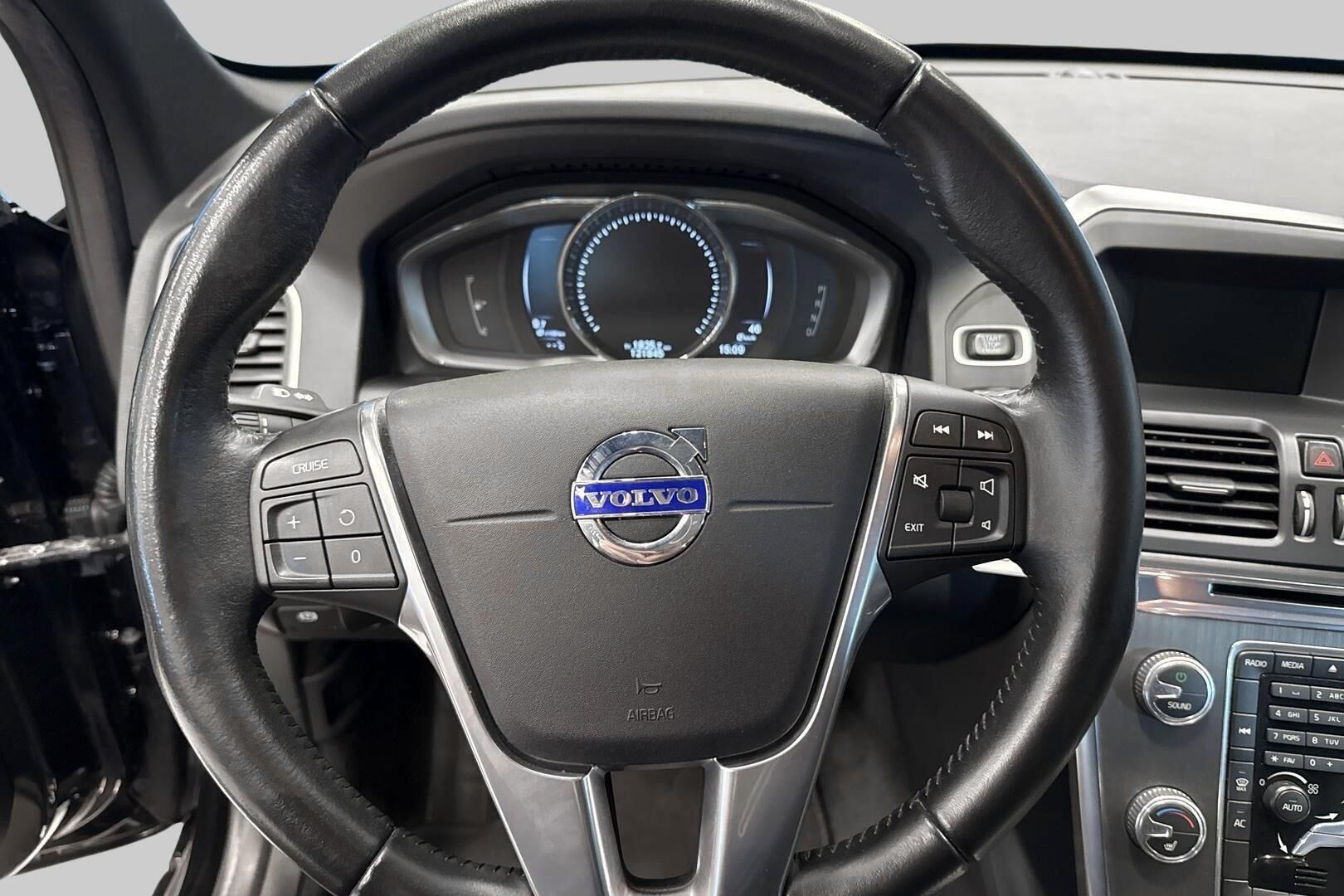 VOLVO XC60 iso kuva 16