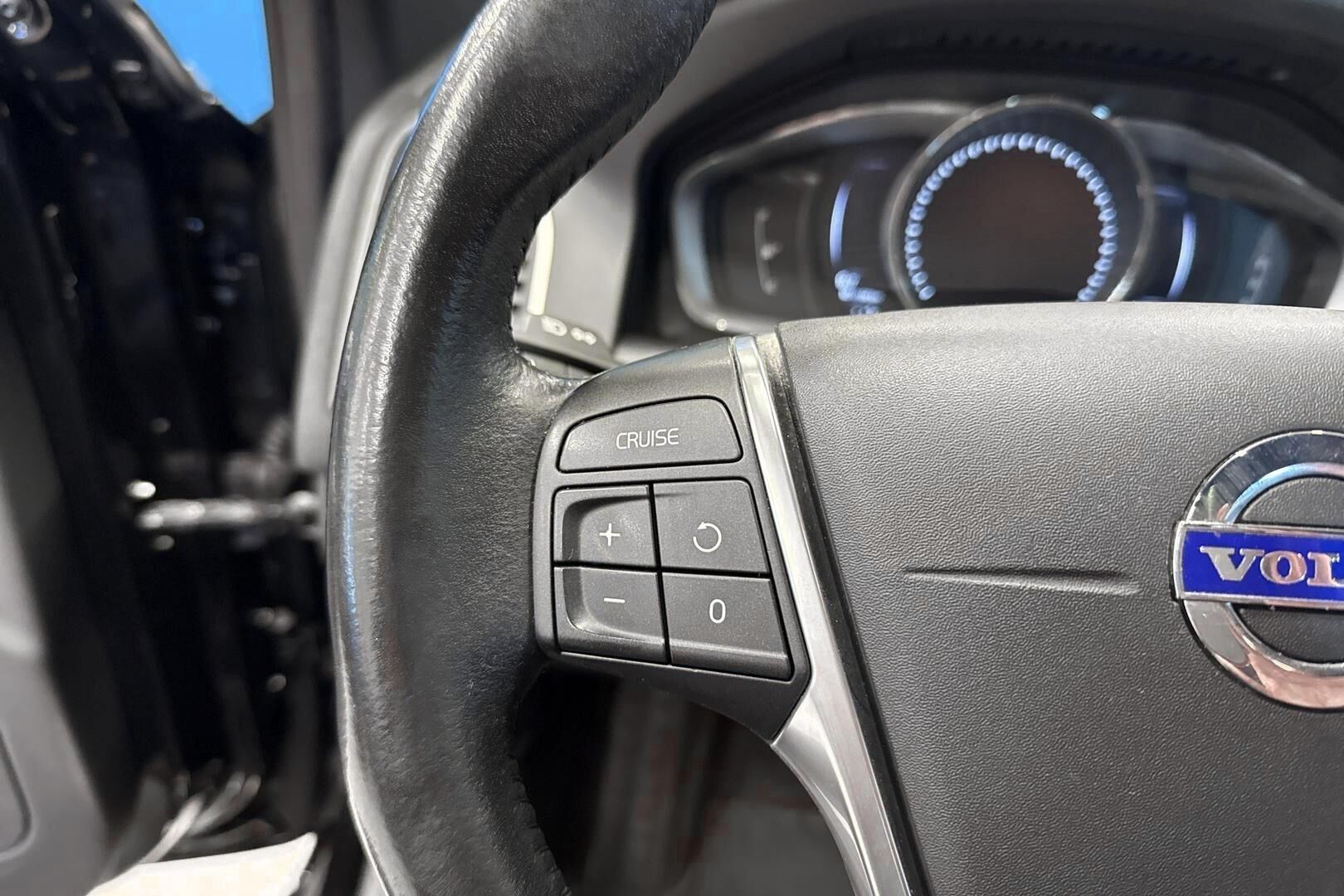 VOLVO XC60 iso kuva 17