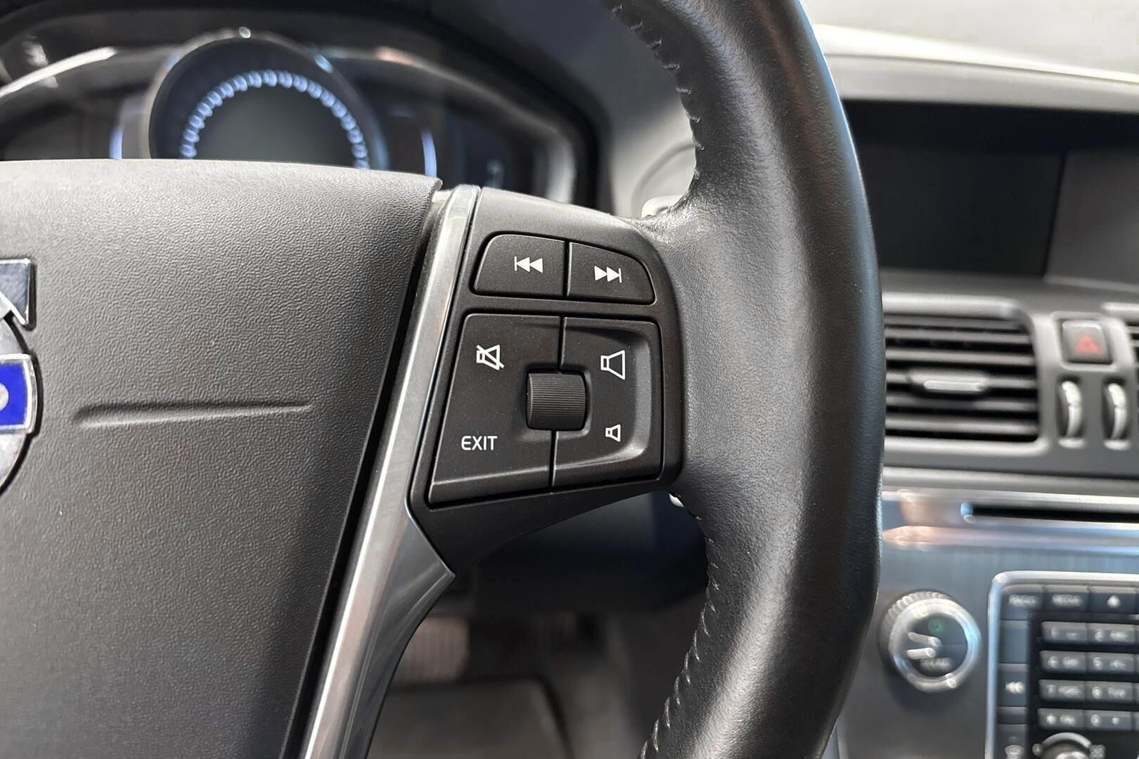 VOLVO XC60 iso kuva 18