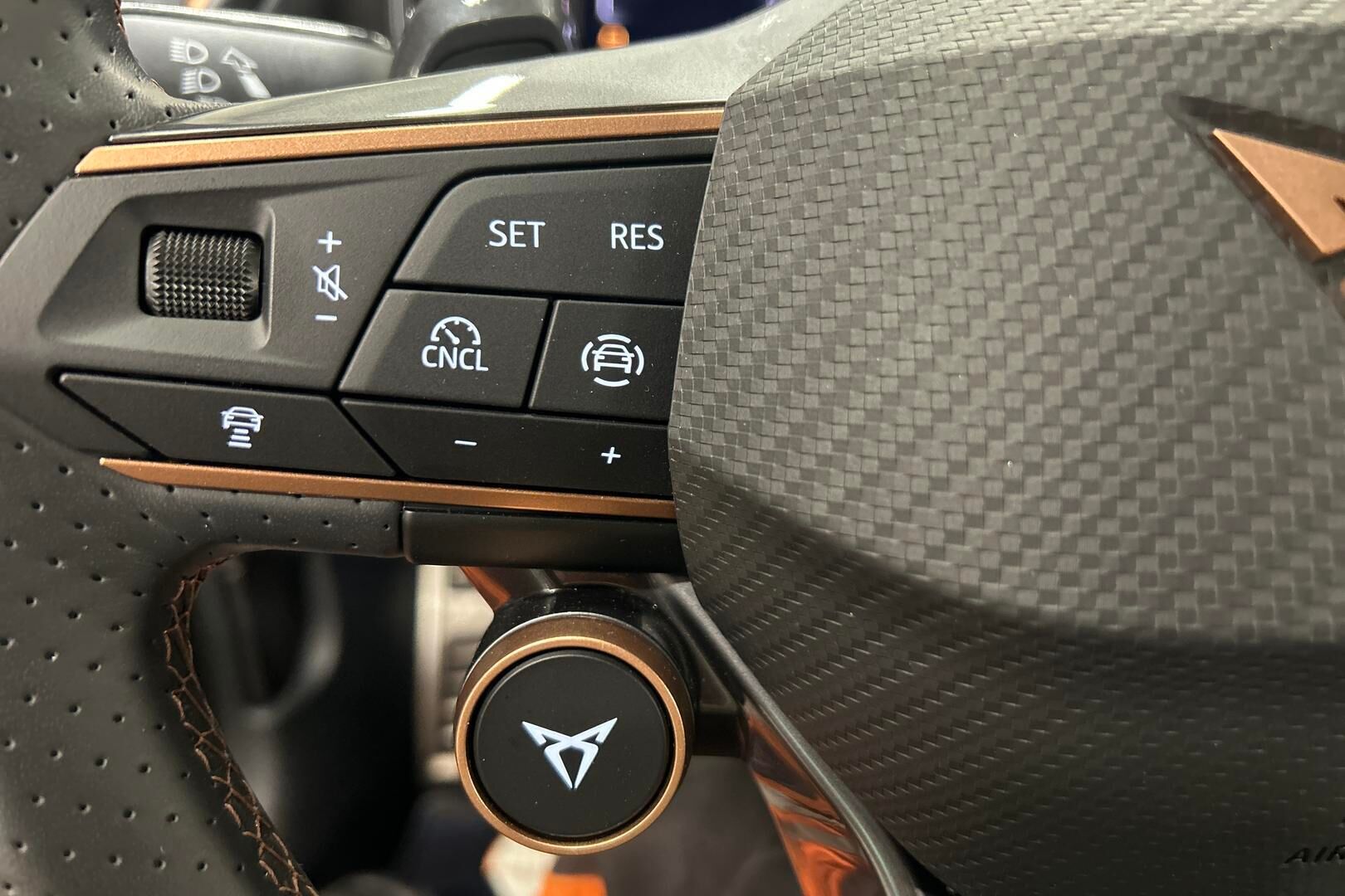 CUPRA FORMENTOR iso kuva 18