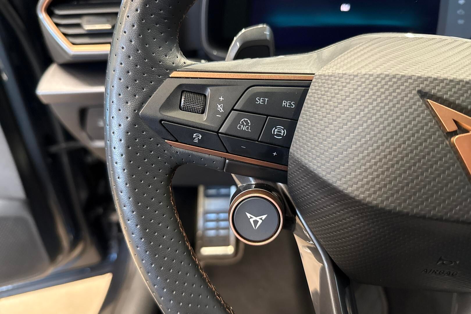 CUPRA FORMENTOR iso kuva 17