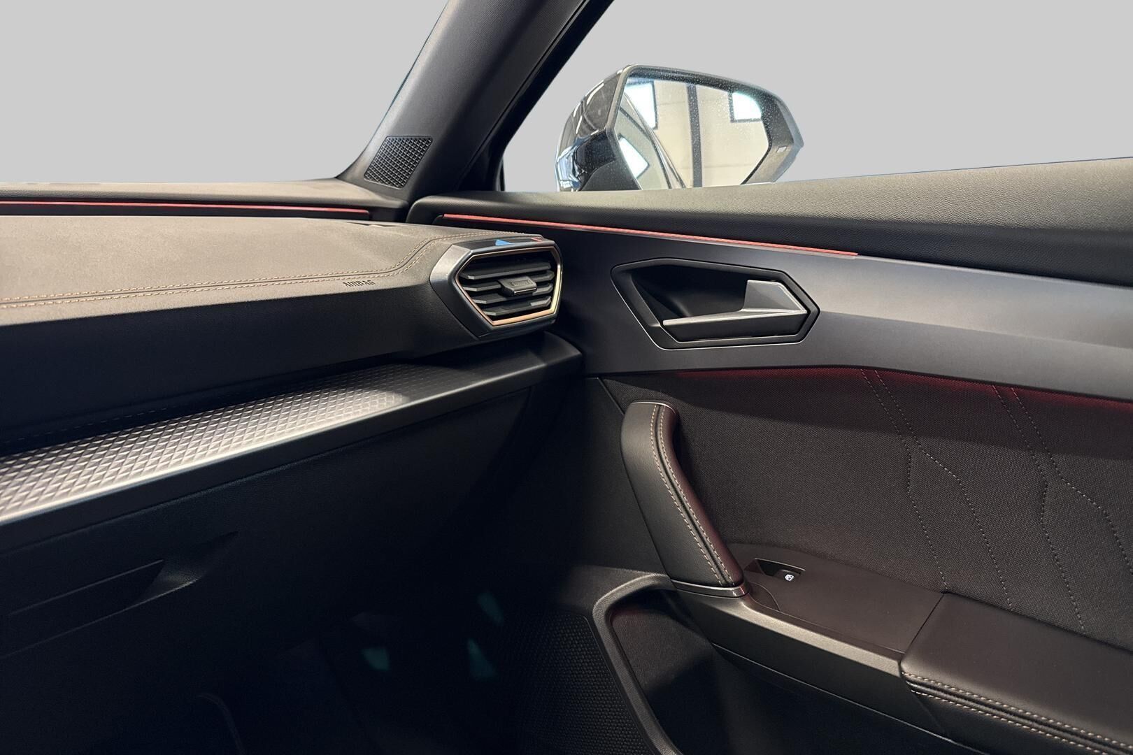 CUPRA FORMENTOR iso kuva 25