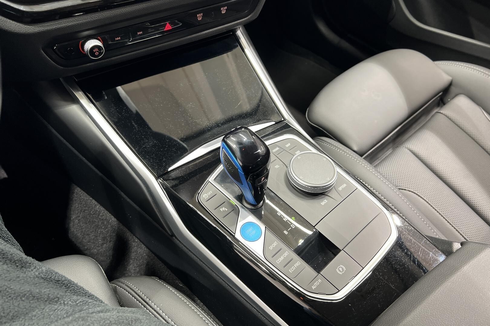 BMW I4 iso kuva 18