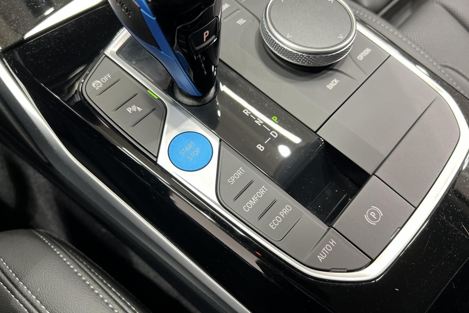 BMW I4 iso kuva 19