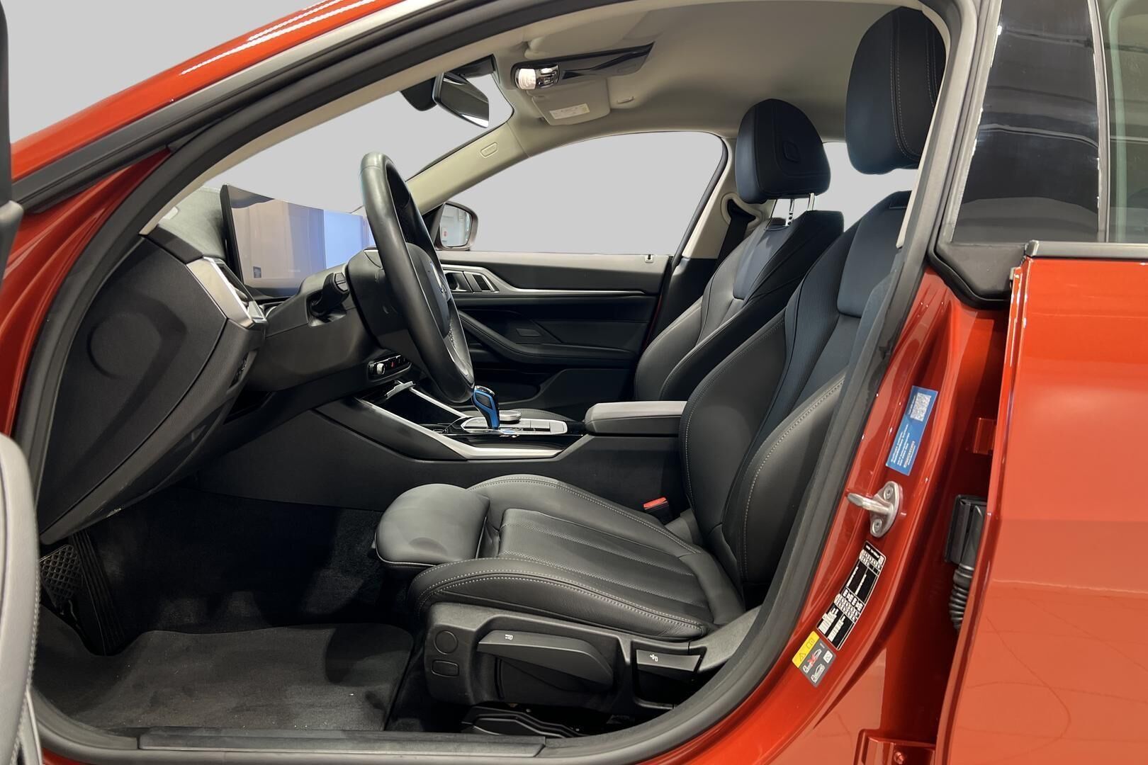 BMW I4 iso kuva 7