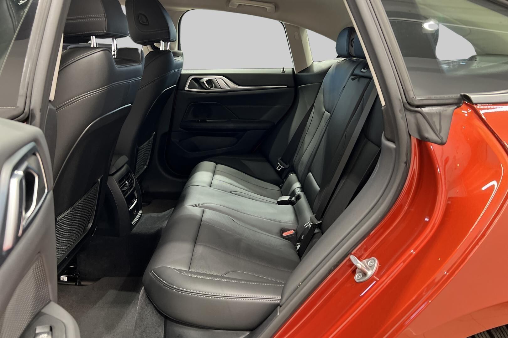 BMW I4 iso kuva 8