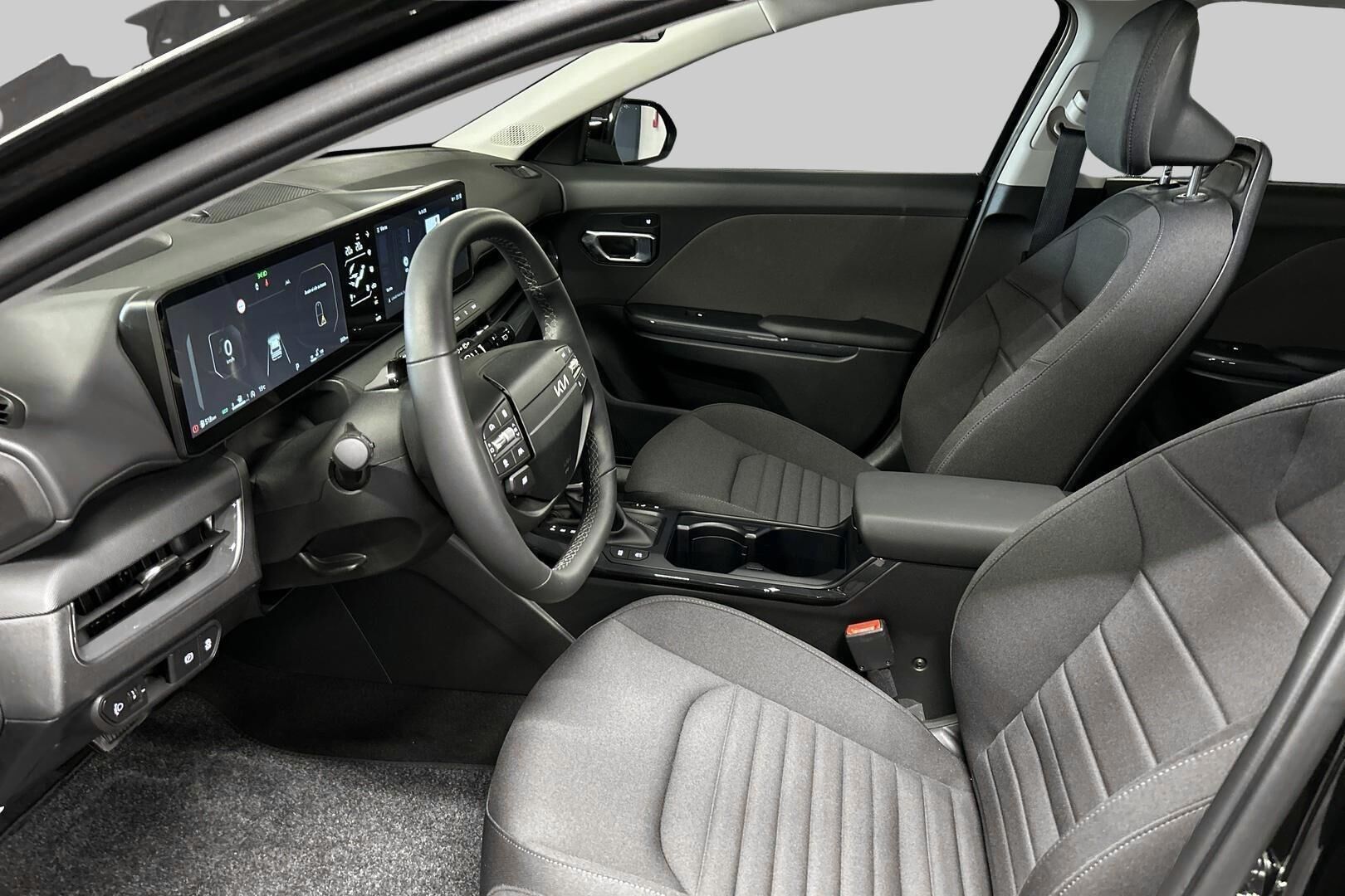 KIA K4 iso kuva 8