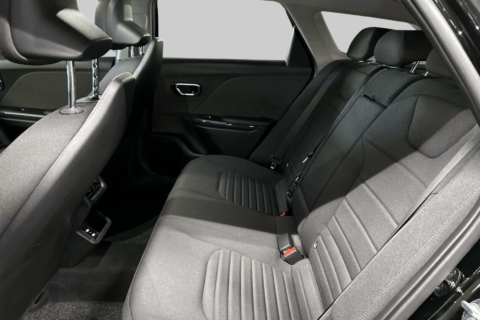 KIA K4 iso kuva 9