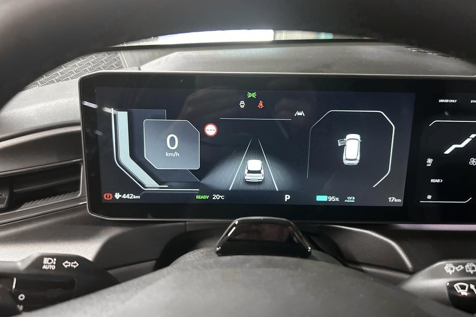 Kia EV9 iso kuva 15