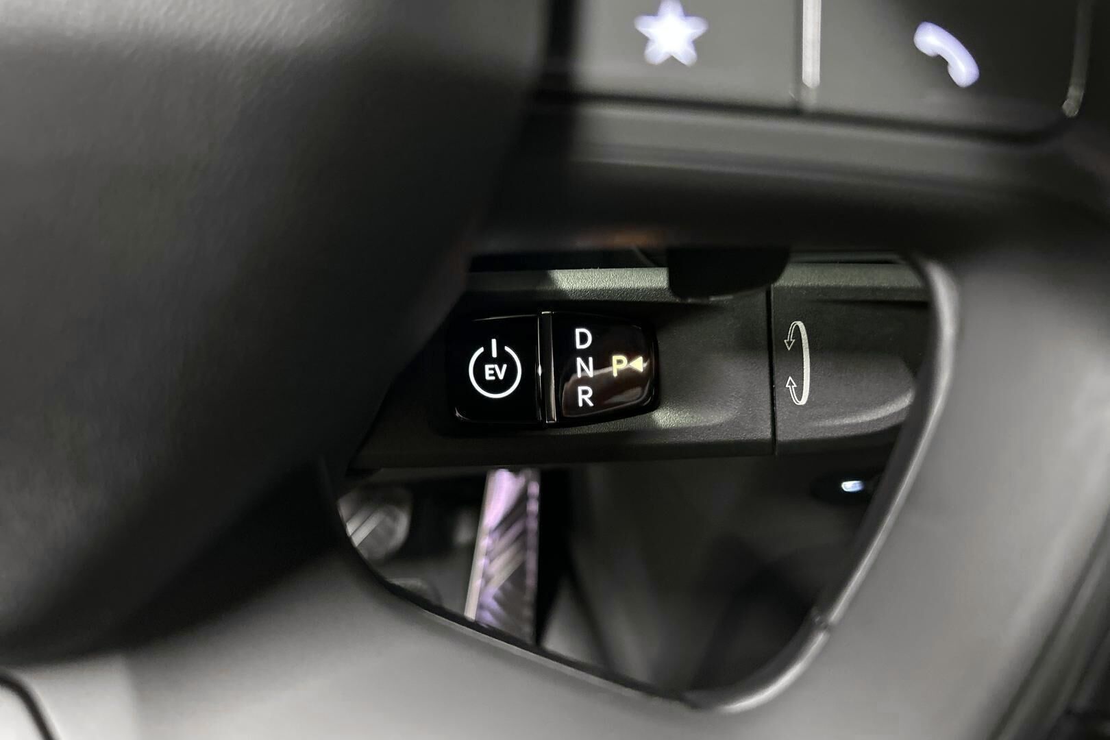 Kia EV9 iso kuva 24