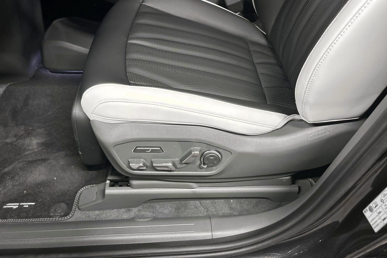 Kia EV9 iso kuva 28
