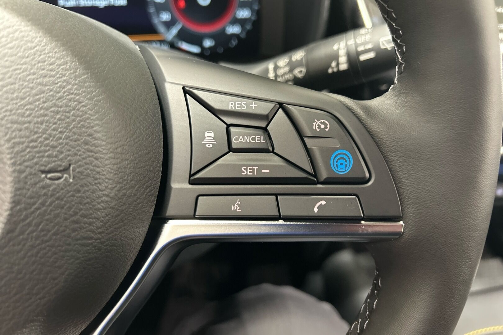 Nissan Juke iso kuva 12