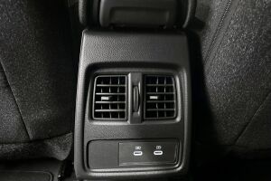 Mitsubishi Grandis esikatselu 21