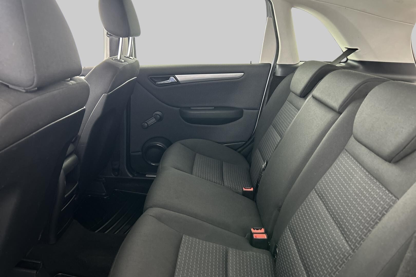 Mercedes-Benz B iso kuva 10