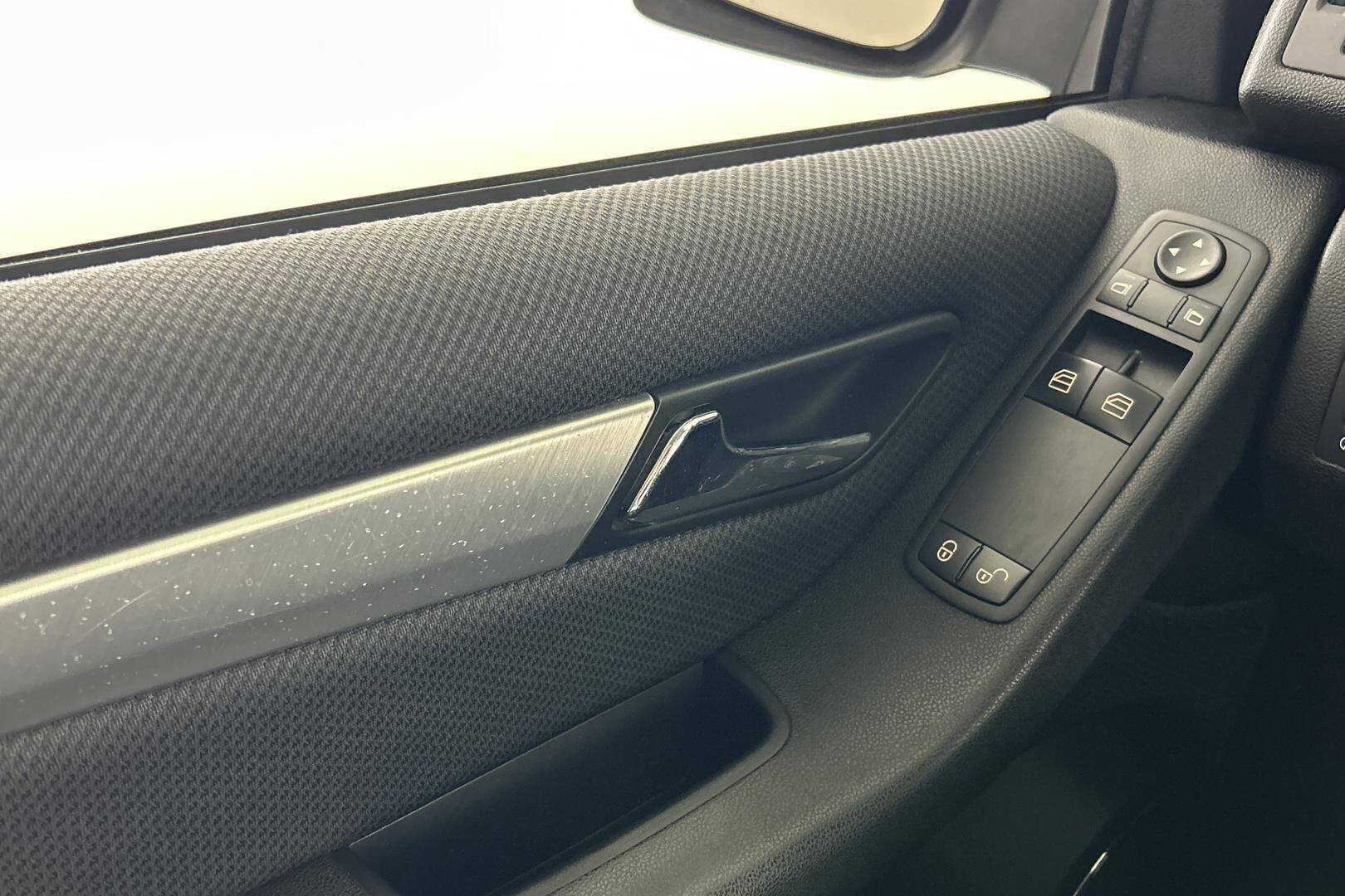 Mercedes-Benz B iso kuva 19