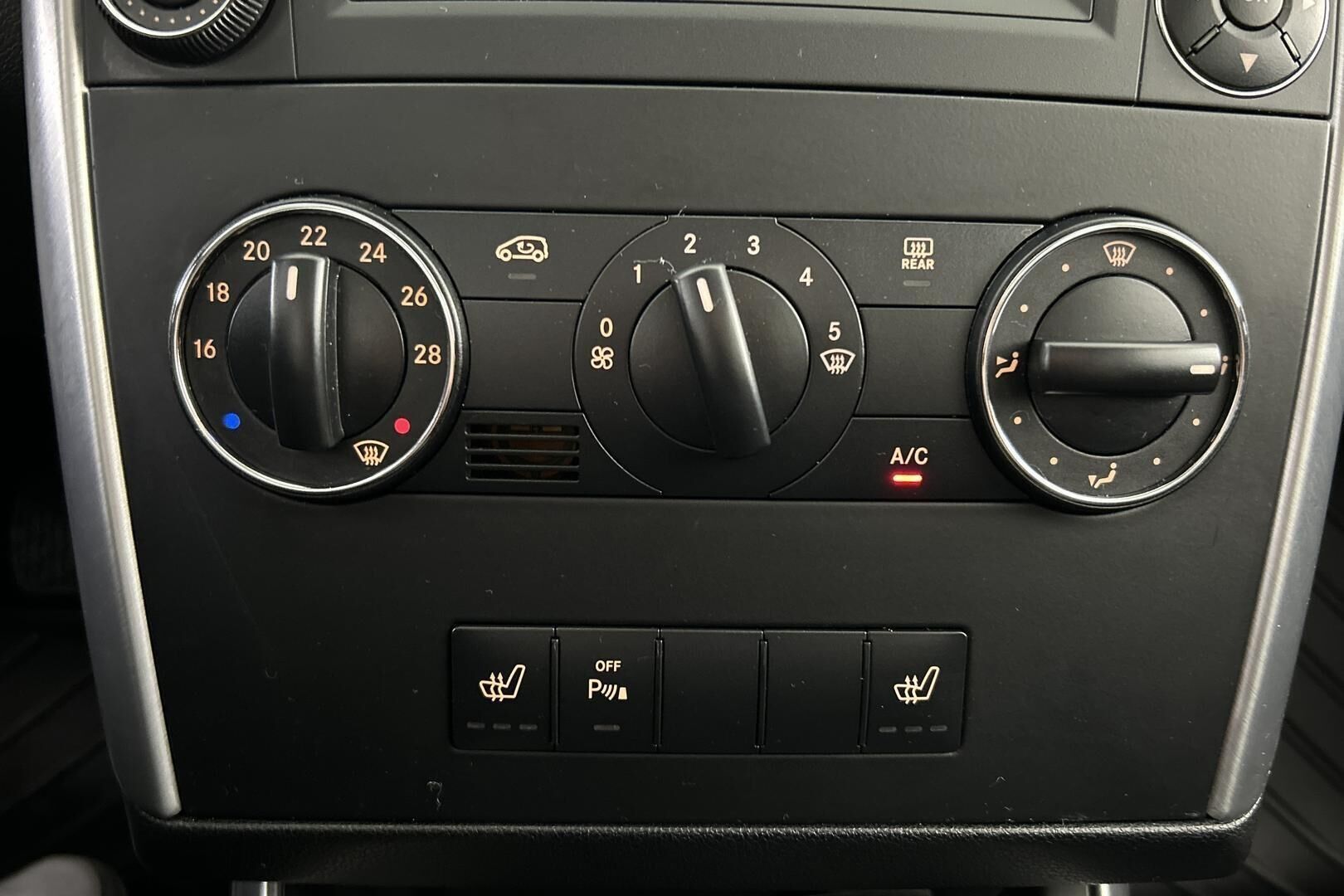 Mercedes-Benz B iso kuva 21