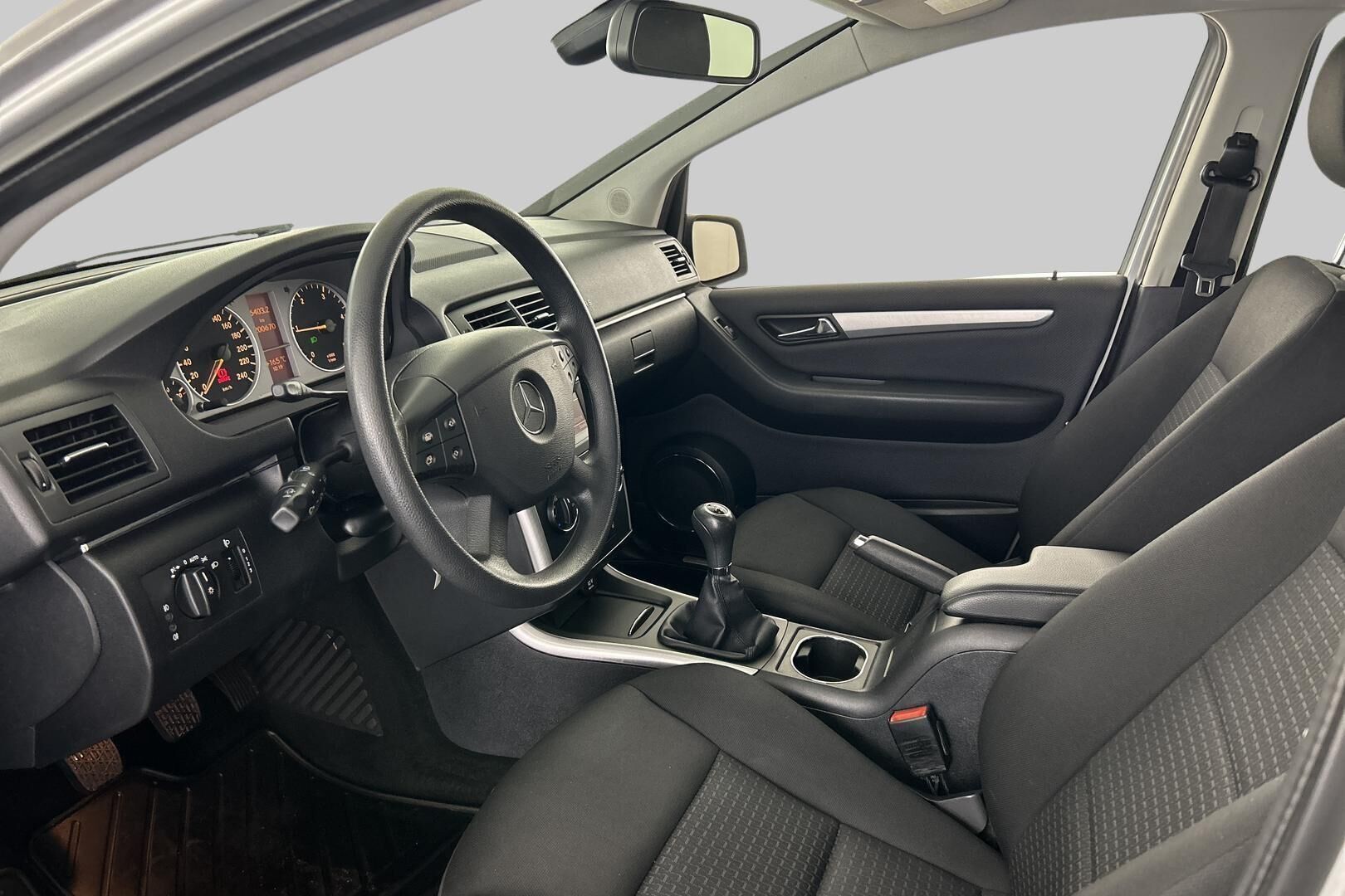 Mercedes-Benz B iso kuva 9
