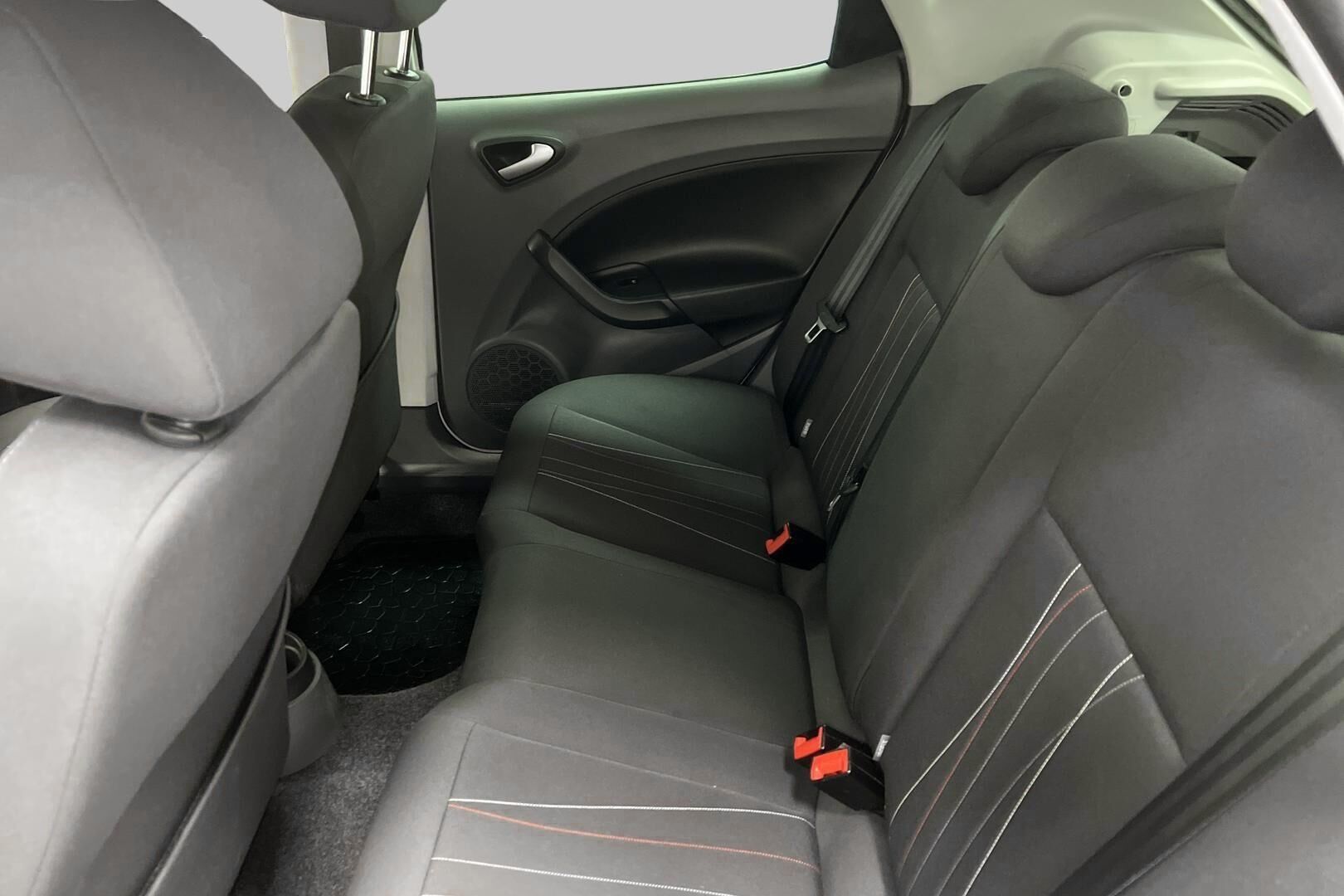 Seat Ibiza iso kuva 10