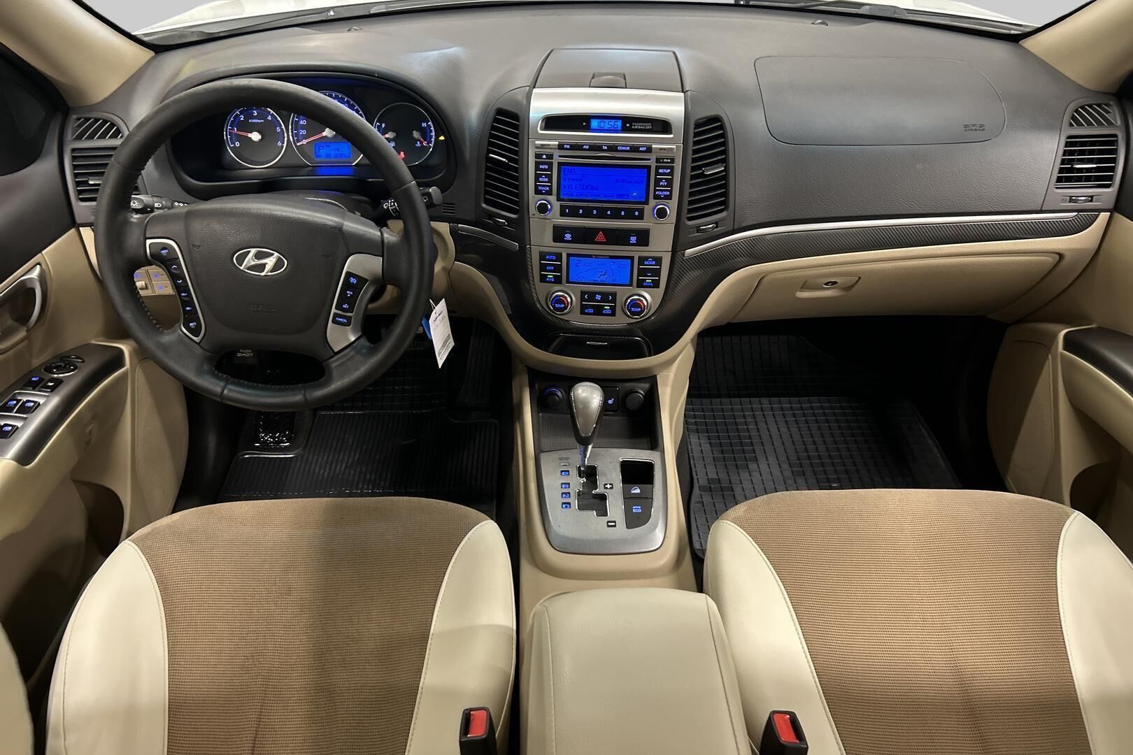 Hyundai Santa Fe iso kuva 11