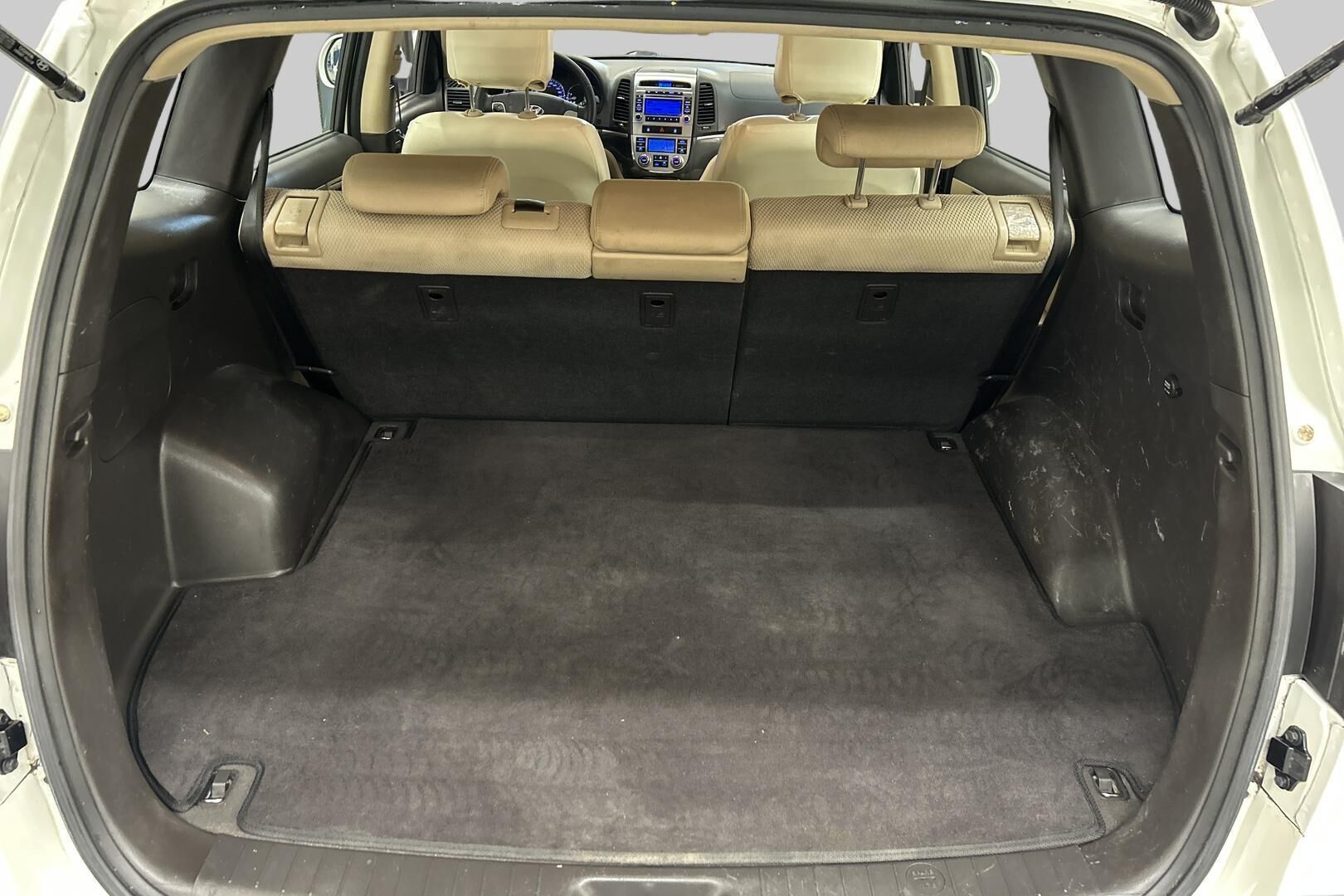 Hyundai Santa Fe iso kuva 12